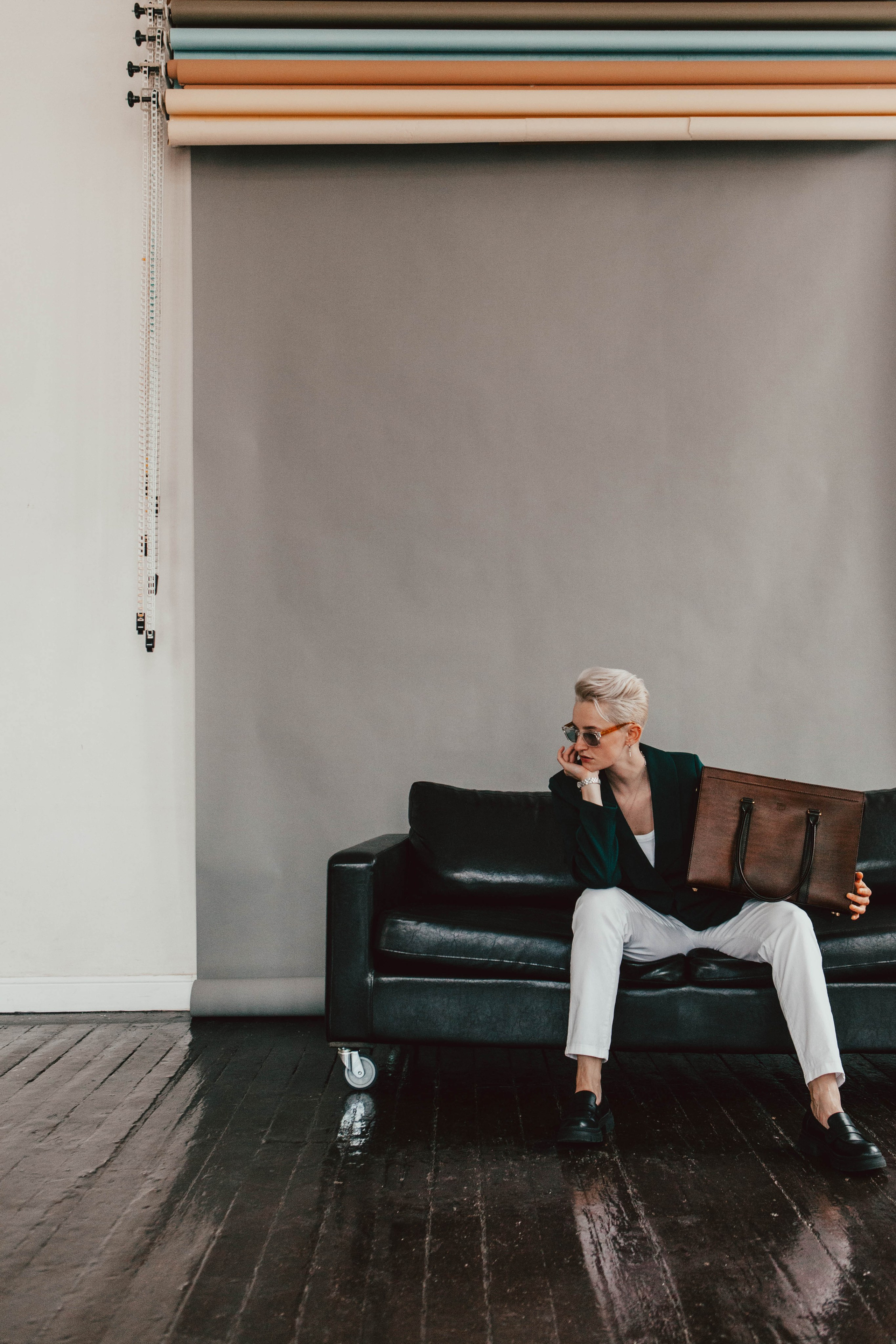 Анна Гречаная и изделие Дана Настаса 💼. Фотограф Ольга Крукле