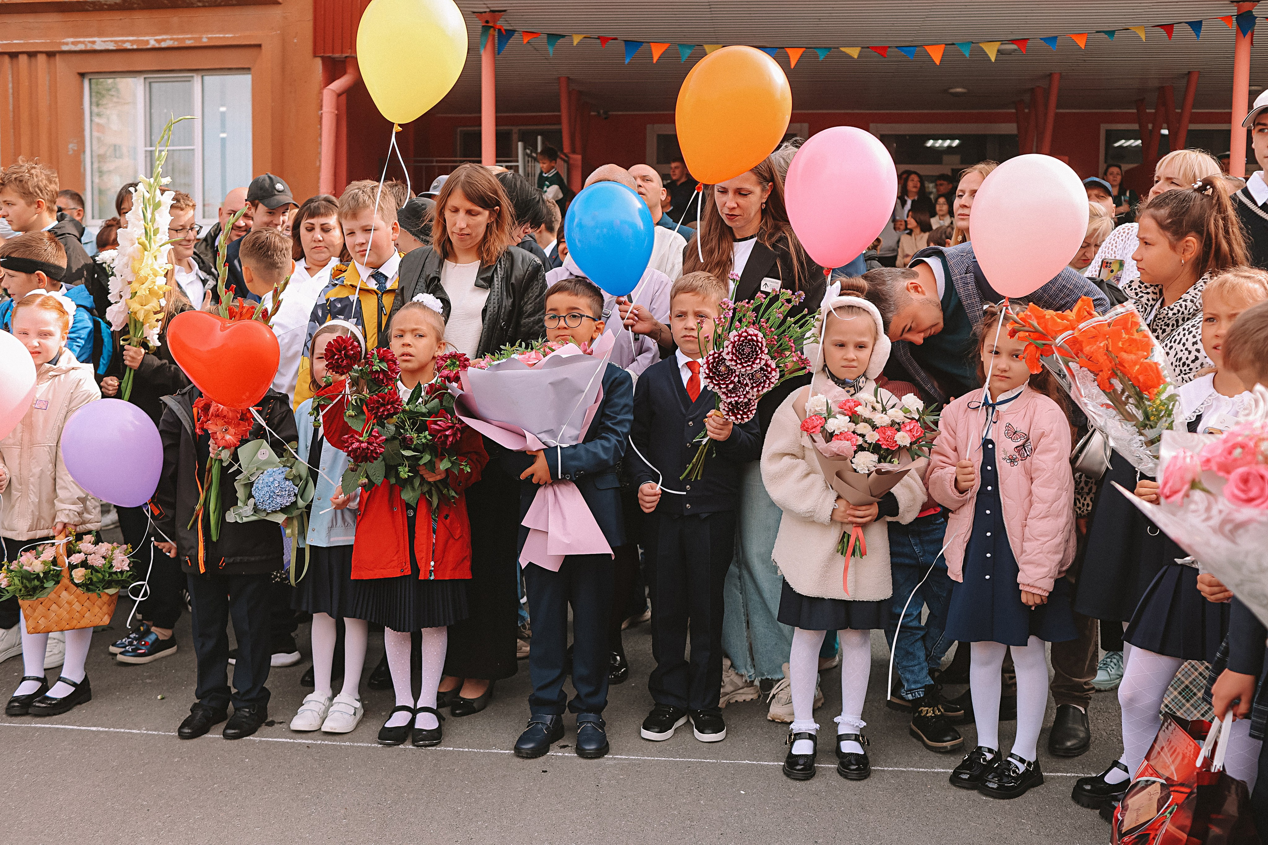 1 сентября линейка+кл час+портреты. Семейный фотограф Тюмень, фотограф на роды Салмина Мария