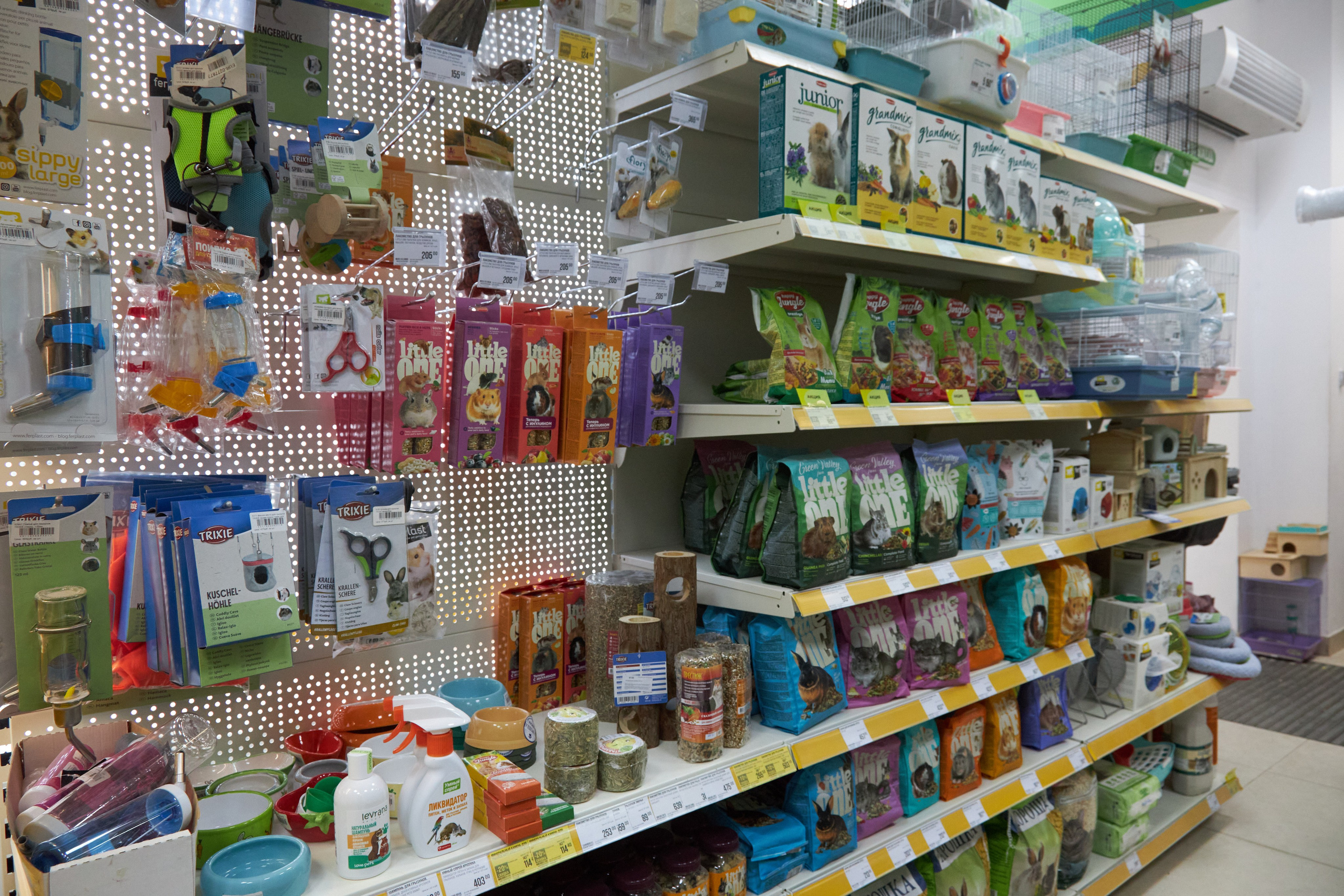 Магазин товаров для животных «Бетховен». Фотограф Сергей Феденко