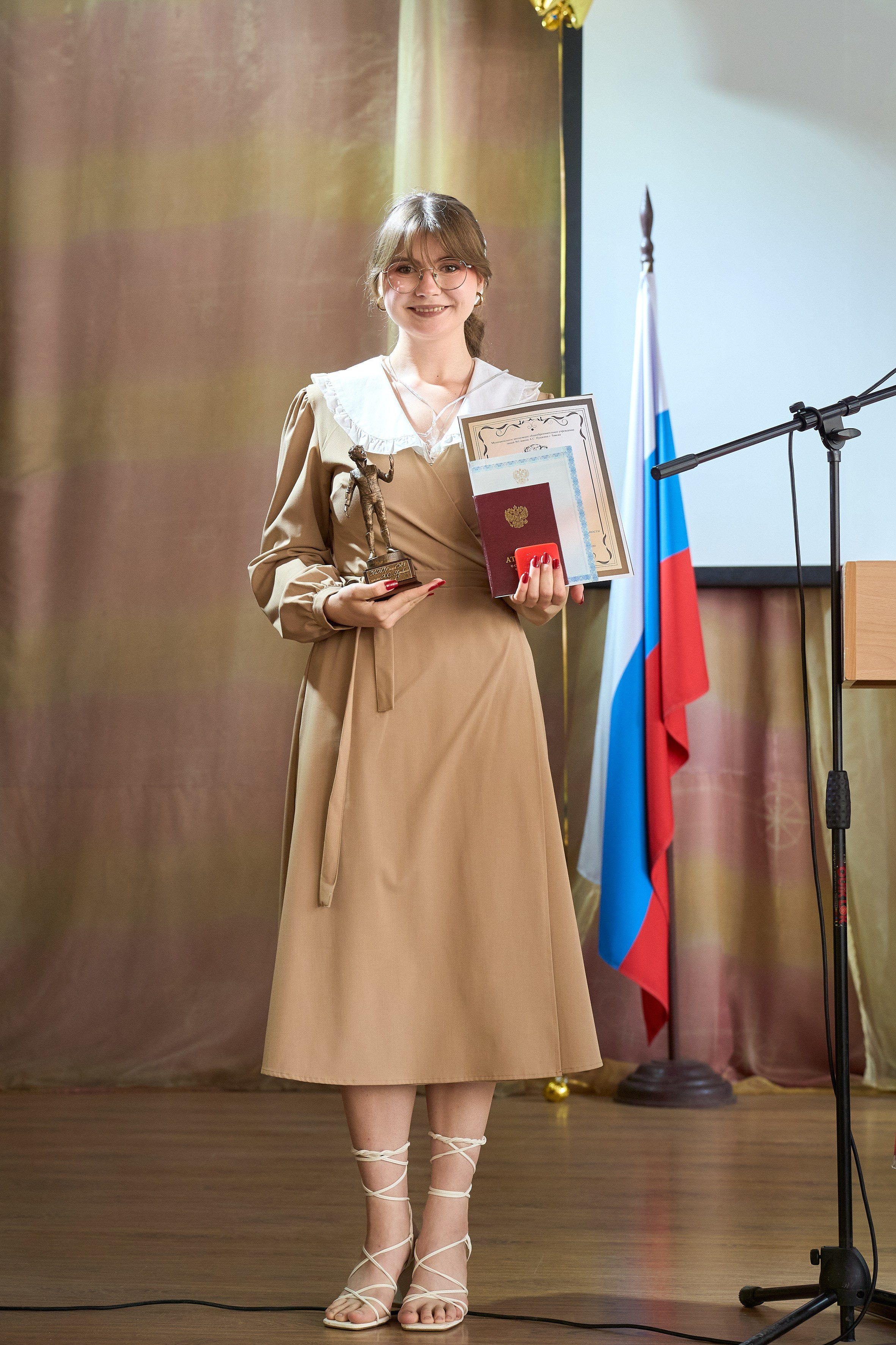 Вручение аттестатов 11 класс. Репортажный и портретный фотограф в Томске Ларионов Артём