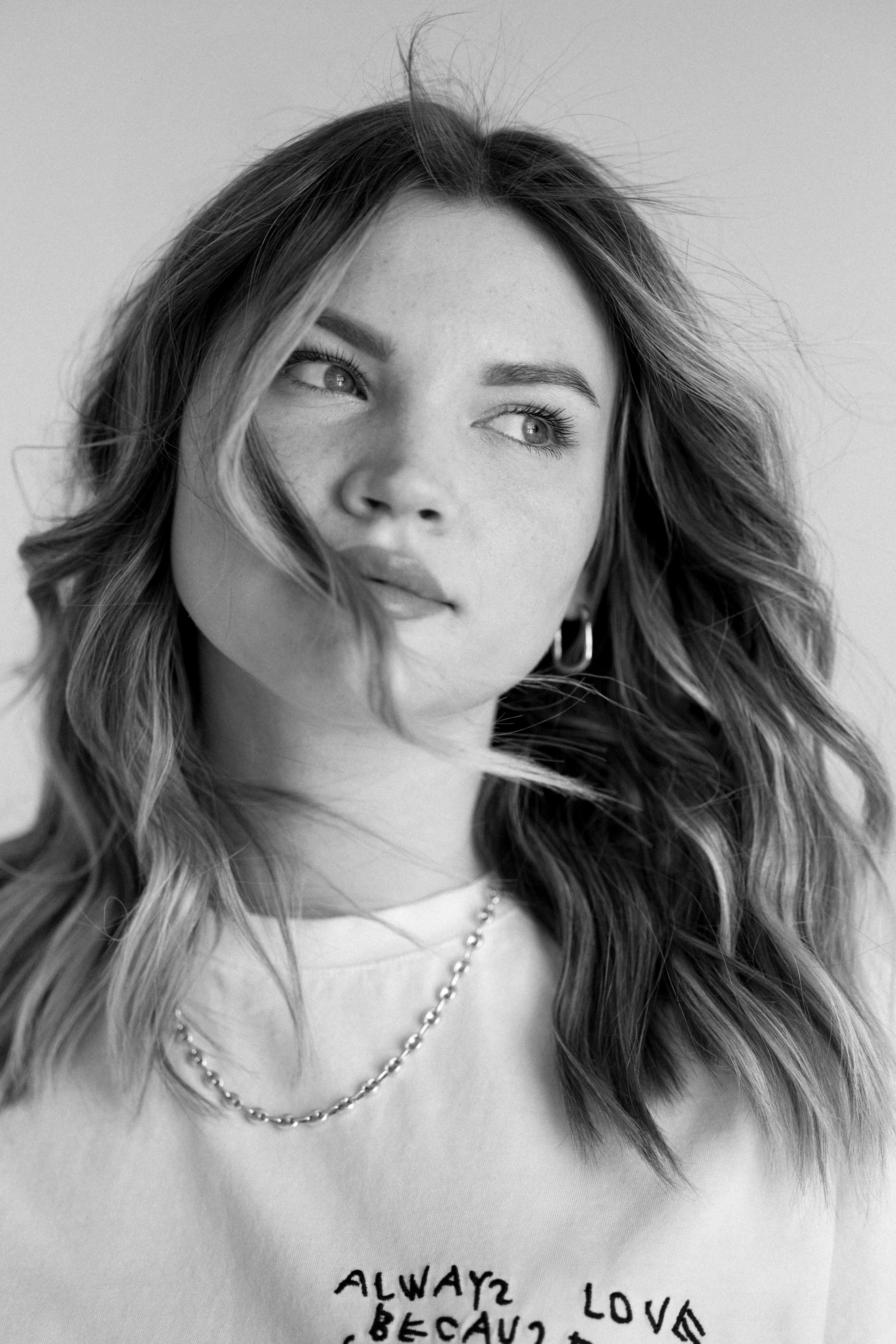 Индивидуальная минималистичная фотосессия. Сестры Карабаза. Фотографы и ретушеры в Москве и Санкт-Петербурге