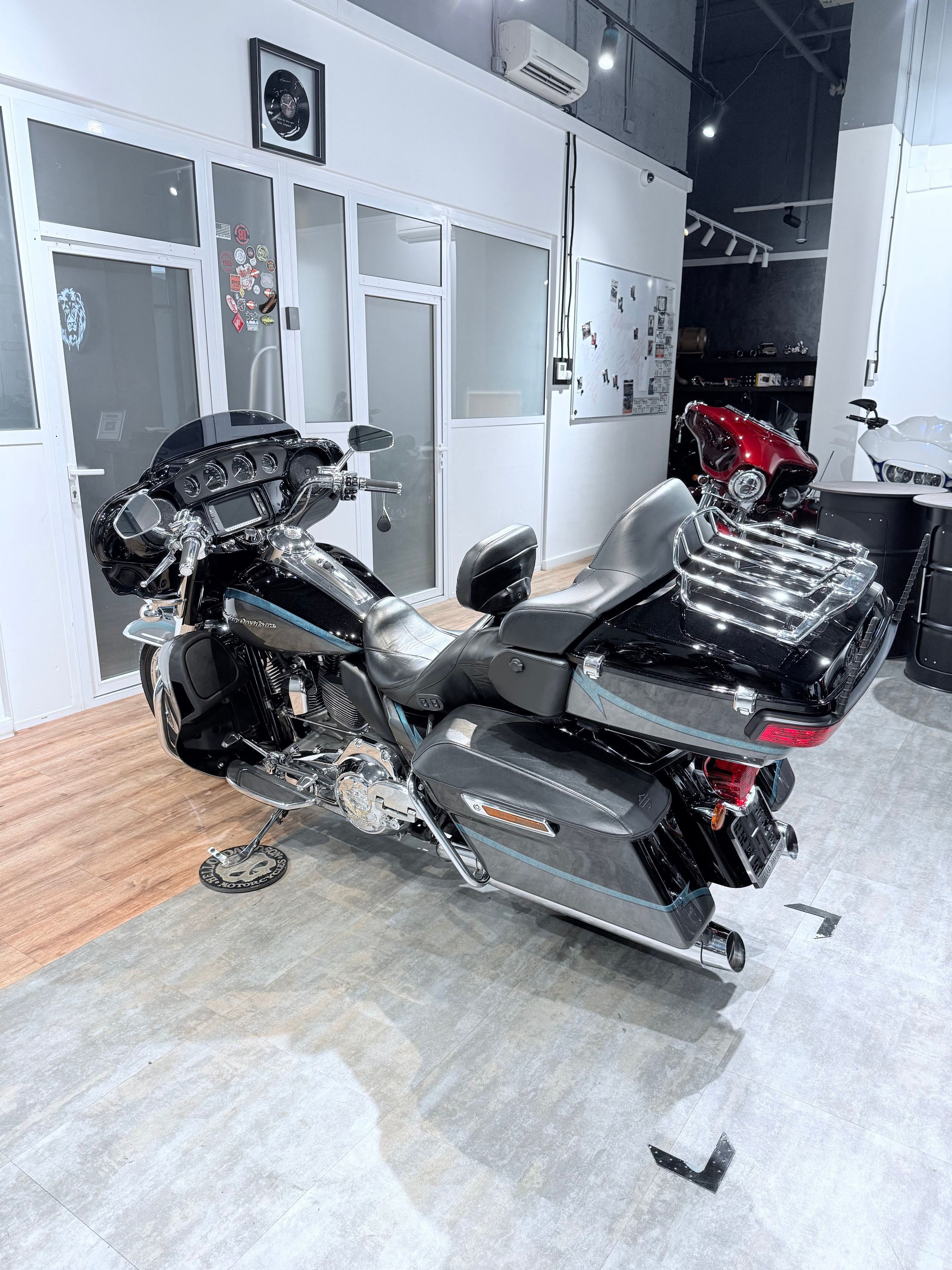 2015 CVO Limited (Carbon Charcoal). Hello Davidson, Москва. Только хорошие мотоциклы…