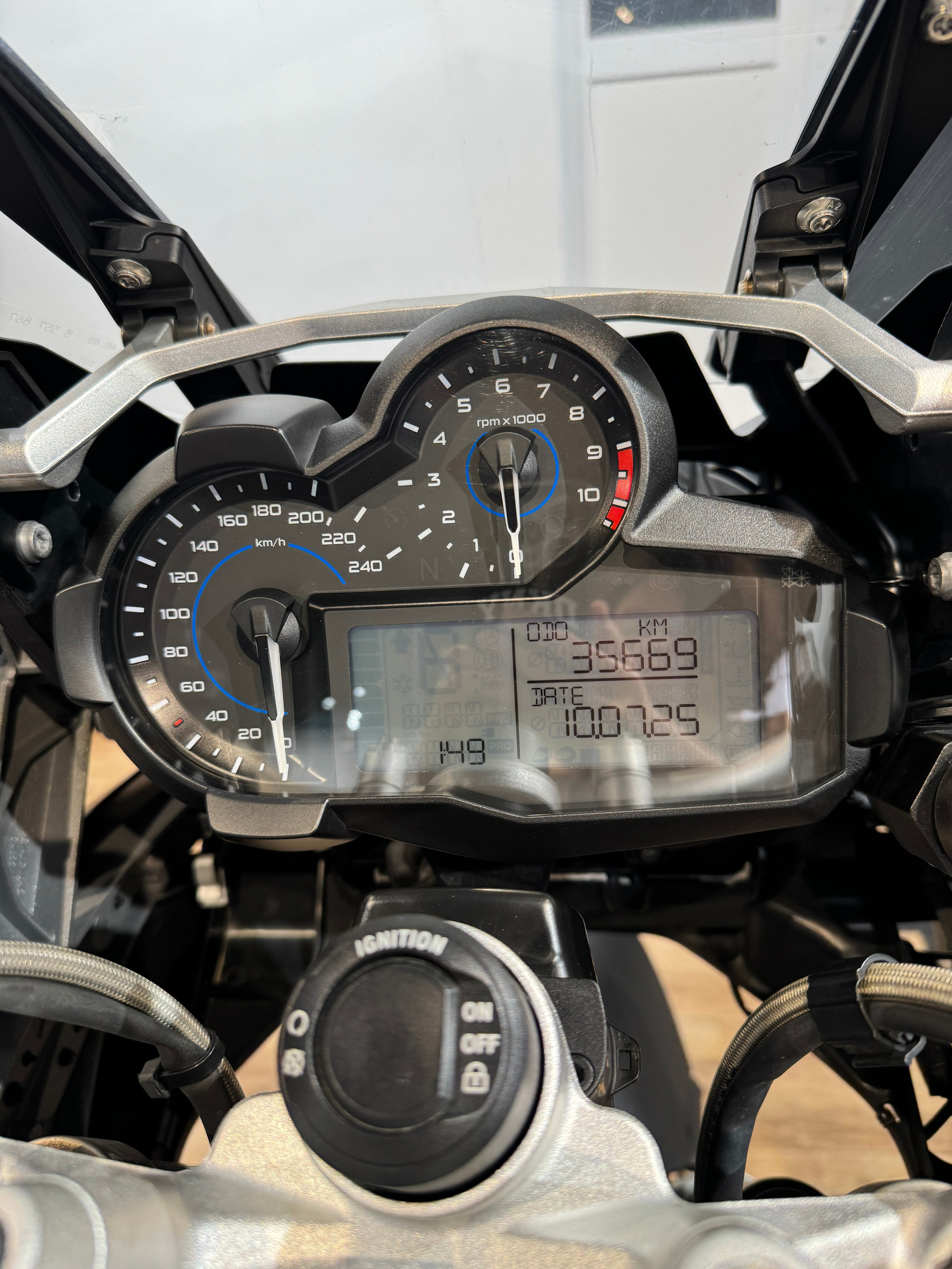2015 BMW R1200GS Black/Agate Grey — подробнее на сайте. Hello Davidson, Москва. Только хорошие мотоциклы…