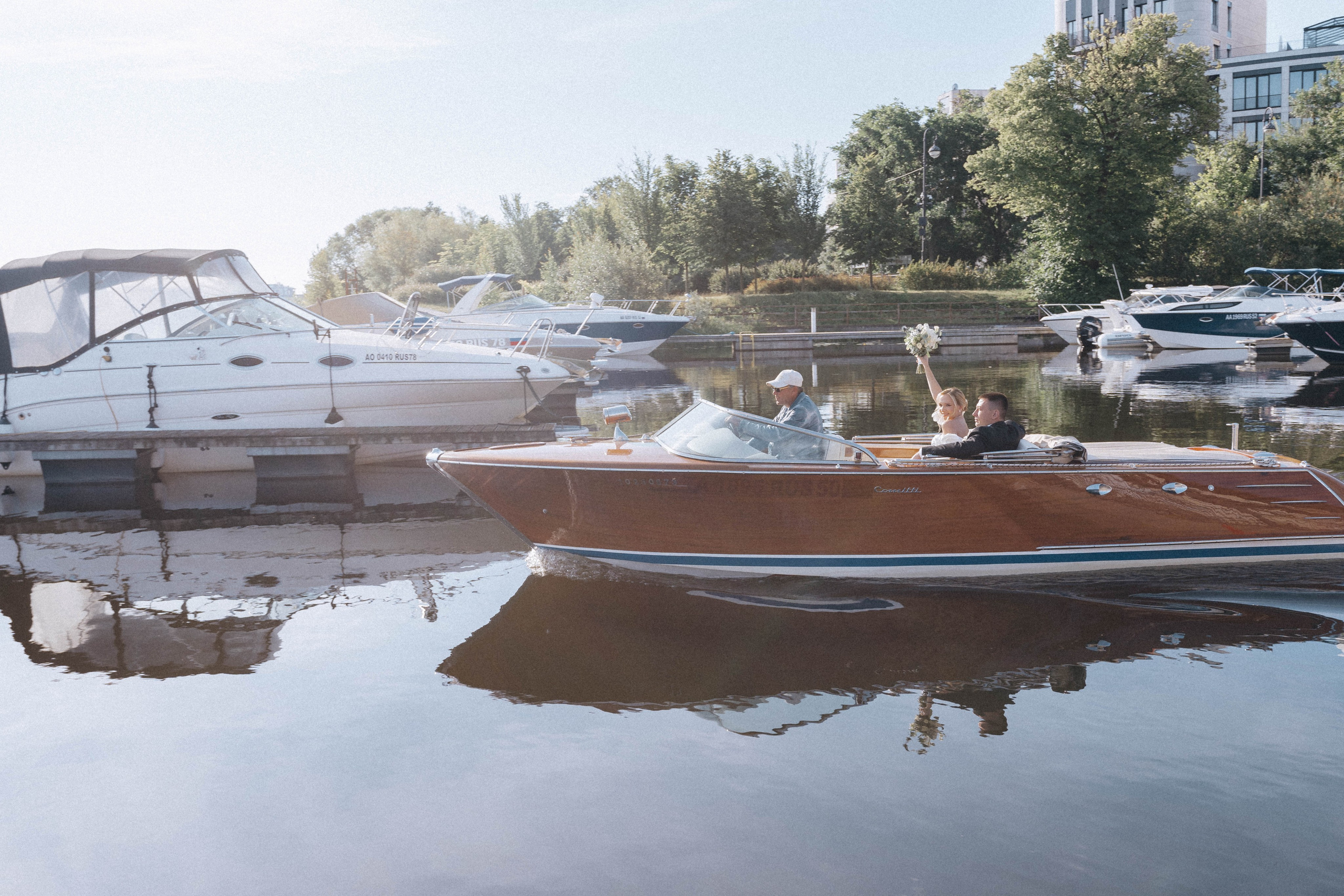 СВАДЕНБНАЯ СЬЕМКА НА КАТЕРЕ ПО КАНАЛАМ САНКТ-ПЕТЕРБУРГА И В АКВАТОРИИ НЕВЫ. Профессиональный фотограф, Санкт-Петербург — Виктория Богомолова