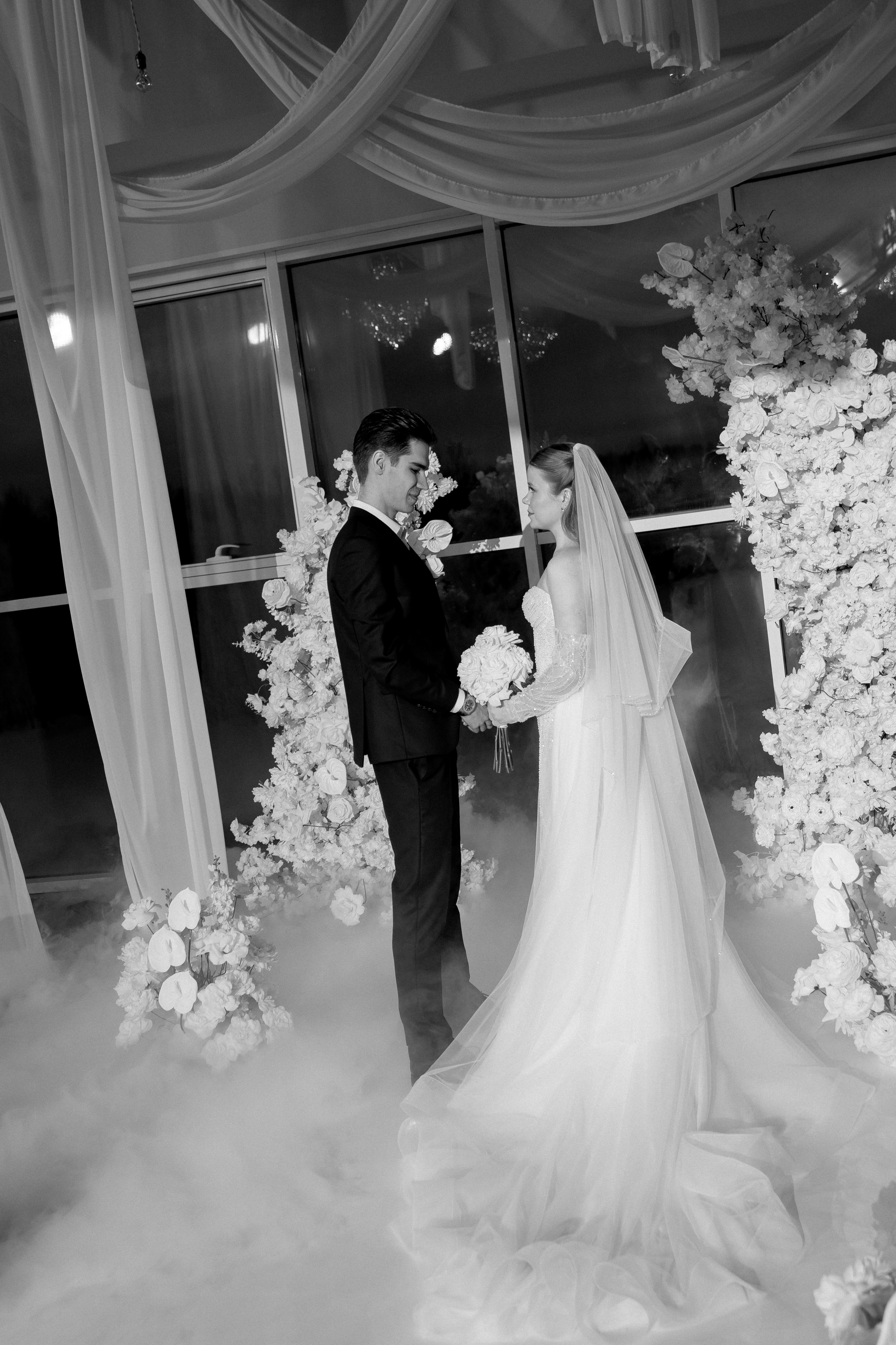 СВАДЕБНАЯ СЬЕМКА СБОРОВ В ОТЕЛЕ И ВЫЕЗД НА ЦЕРЕМОНИЮ (СНЯТО В СИБИРЕ В НИЖНЕВАРТОВСКЕ). Профессиональный фотограф, Санкт-Петербург — Виктория Богомолова