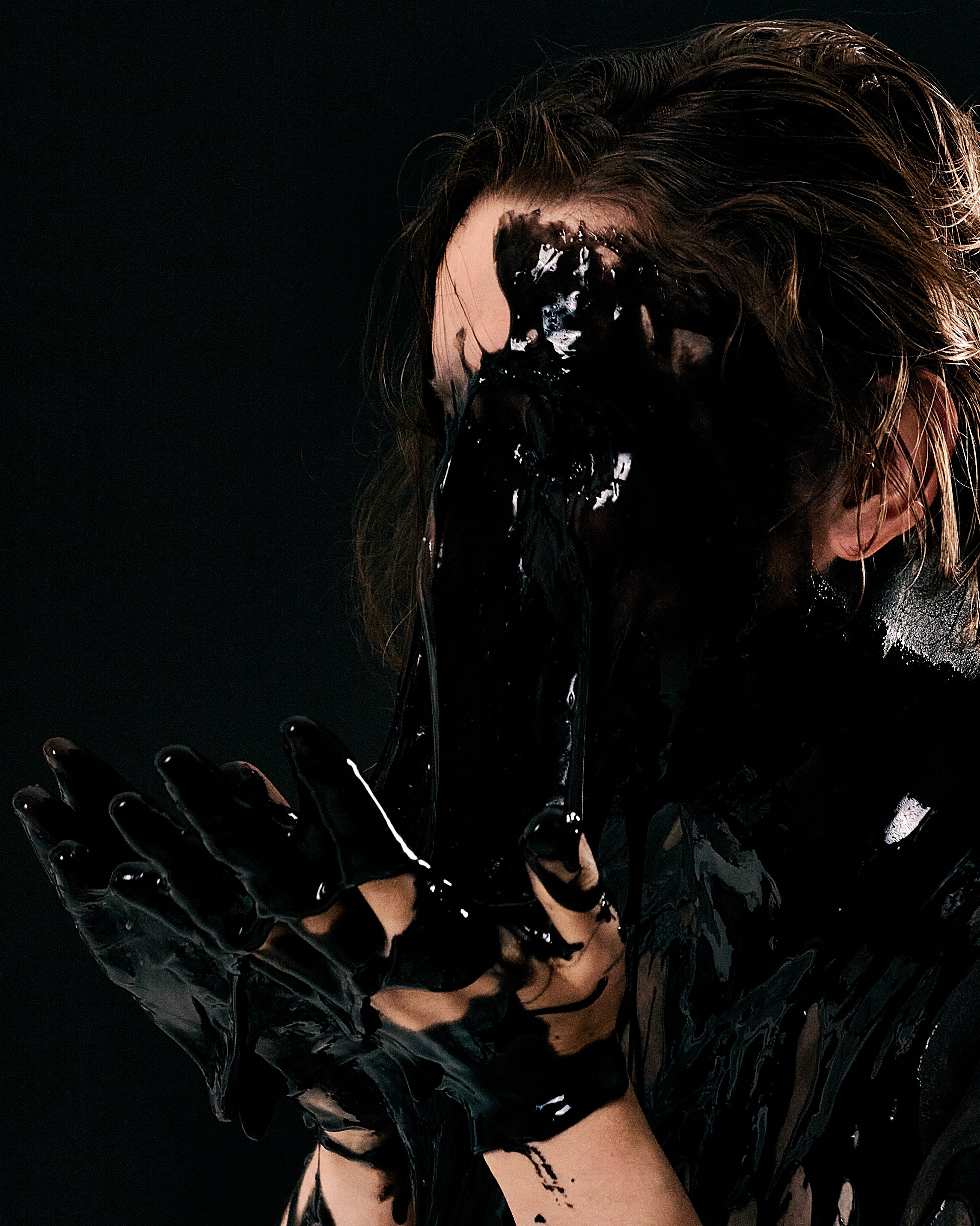 Чёрная жидкость. Фотограф из Первоуральска Роман Заиченко