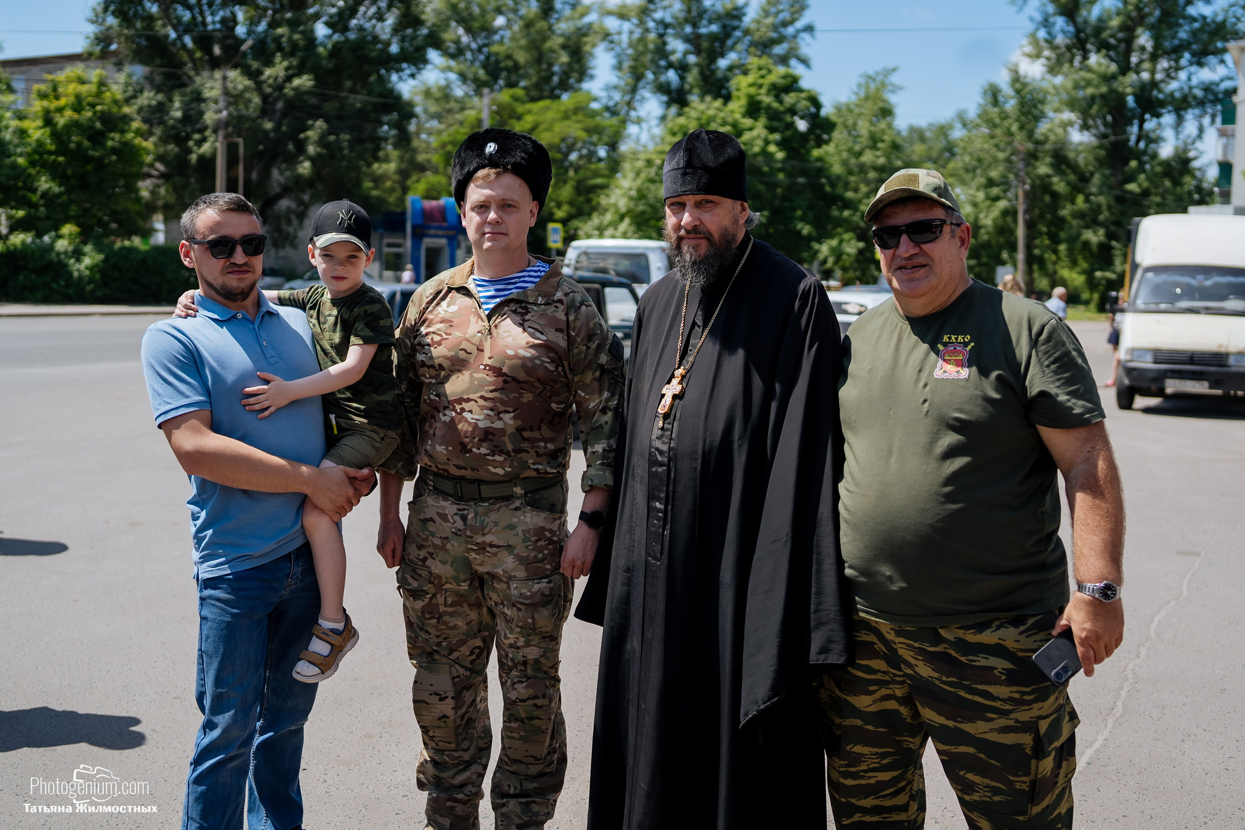 8 июня «Патриоты из Курска» сбор гуманитарной помощи у кинотеатра «Родина». Фотограф Нижний Новгород Татьяна Кейод