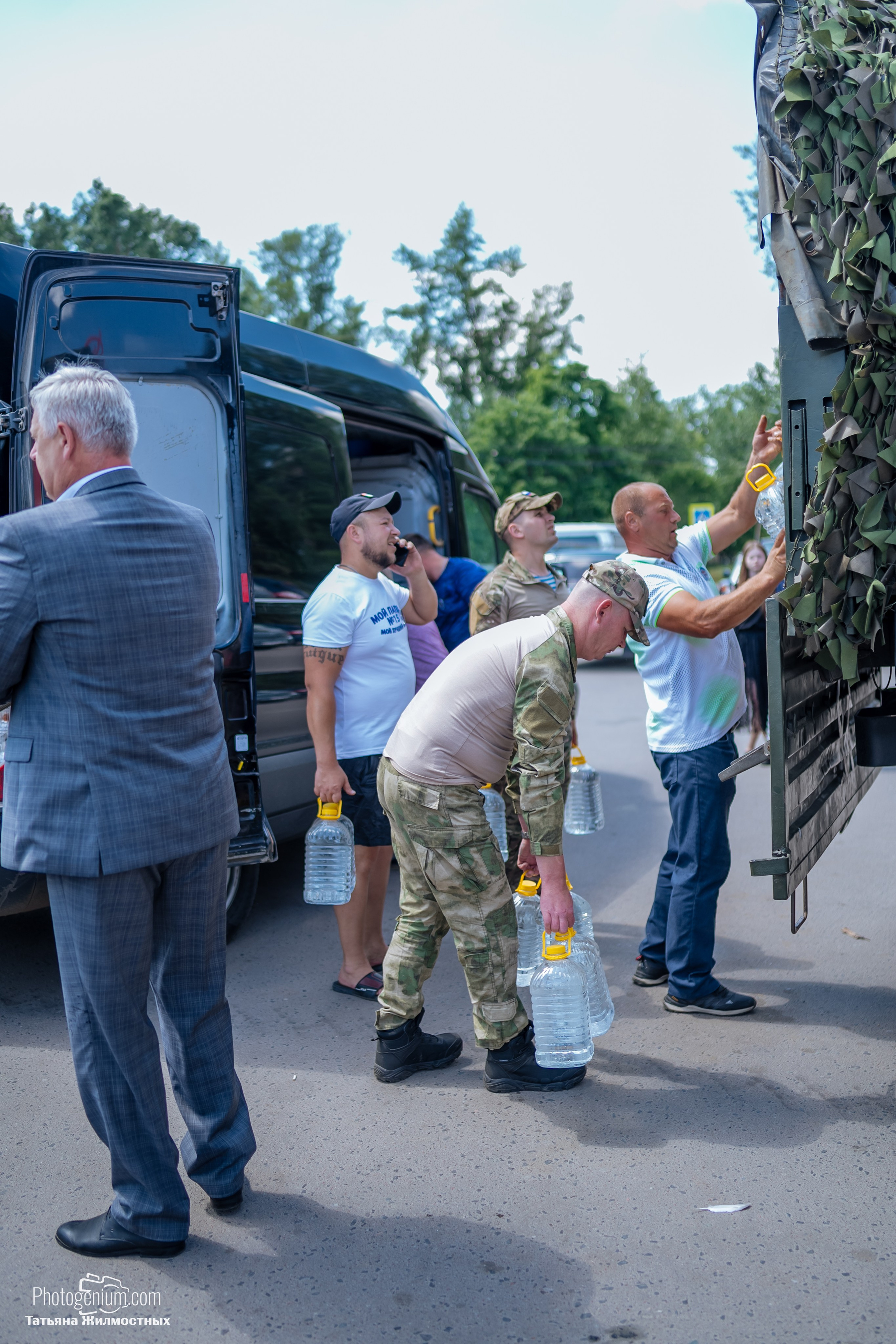 8 июня «Патриоты из Курска» сбор гуманитарной помощи у кинотеатра «Родина». Фотограф Нижний Новгород Татьяна Кейод