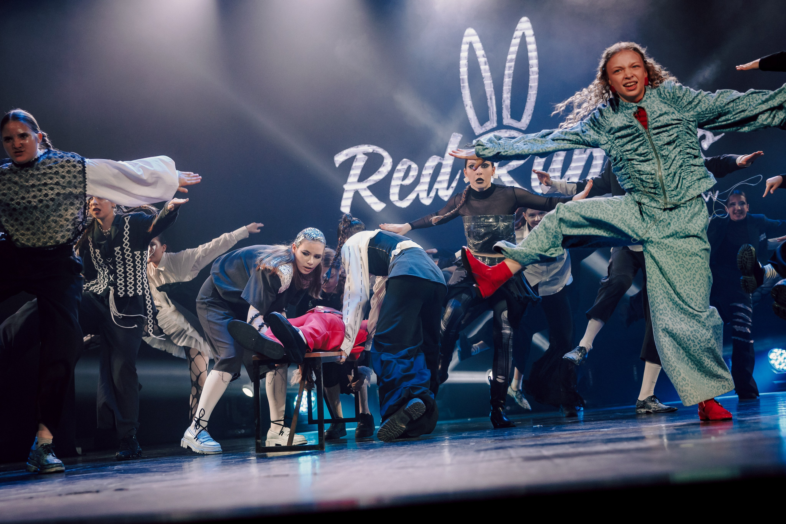 Отчётный концерт танцевальной школы «Red Rabbits» 2025. Лёшка Варзегов — фотограф