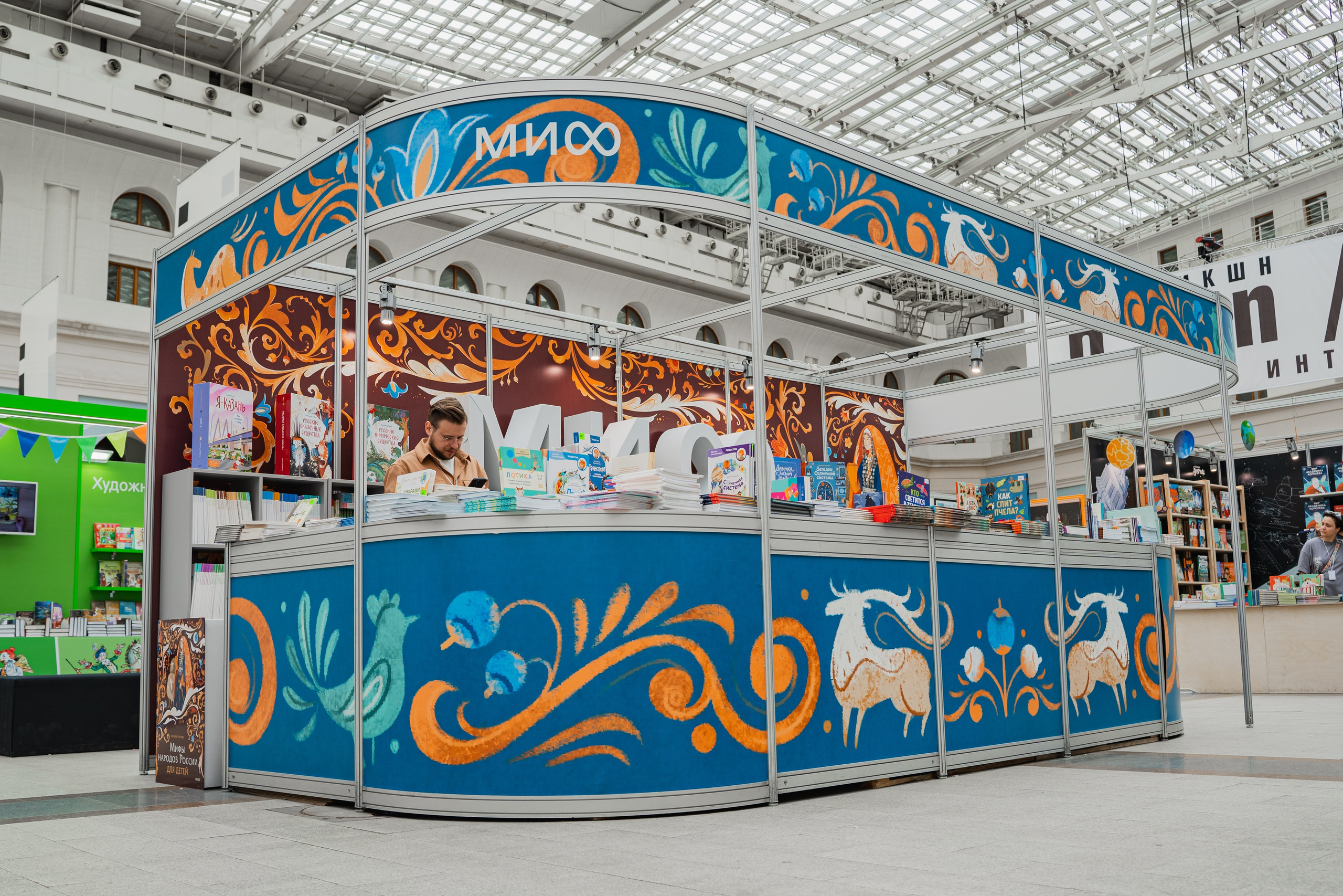 МИФ Non/fictio№ 2025 стенды. Репортажный фотограф Анастасия Рубцова