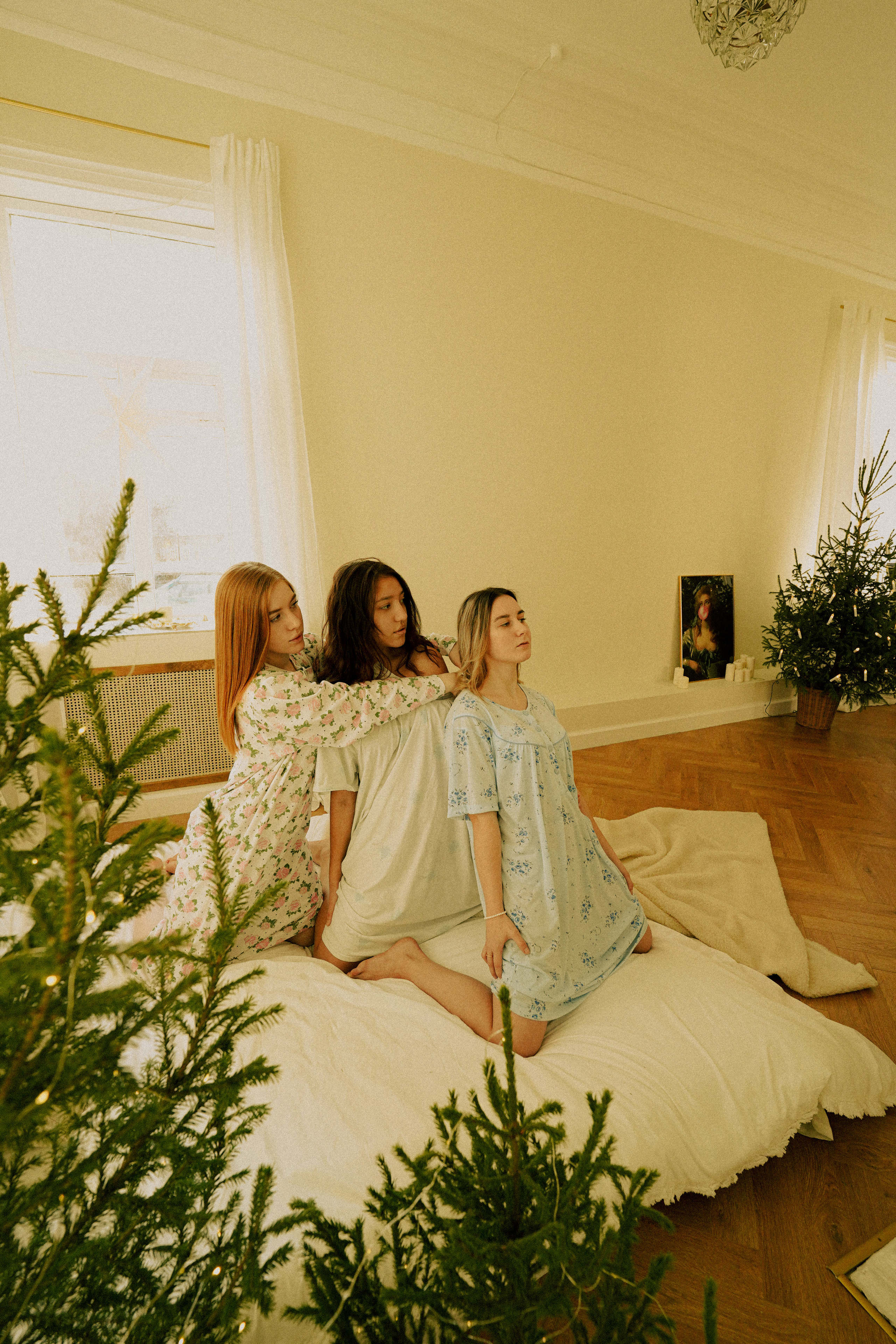 В ночнушках — Рождество. Фотограф — подружка!