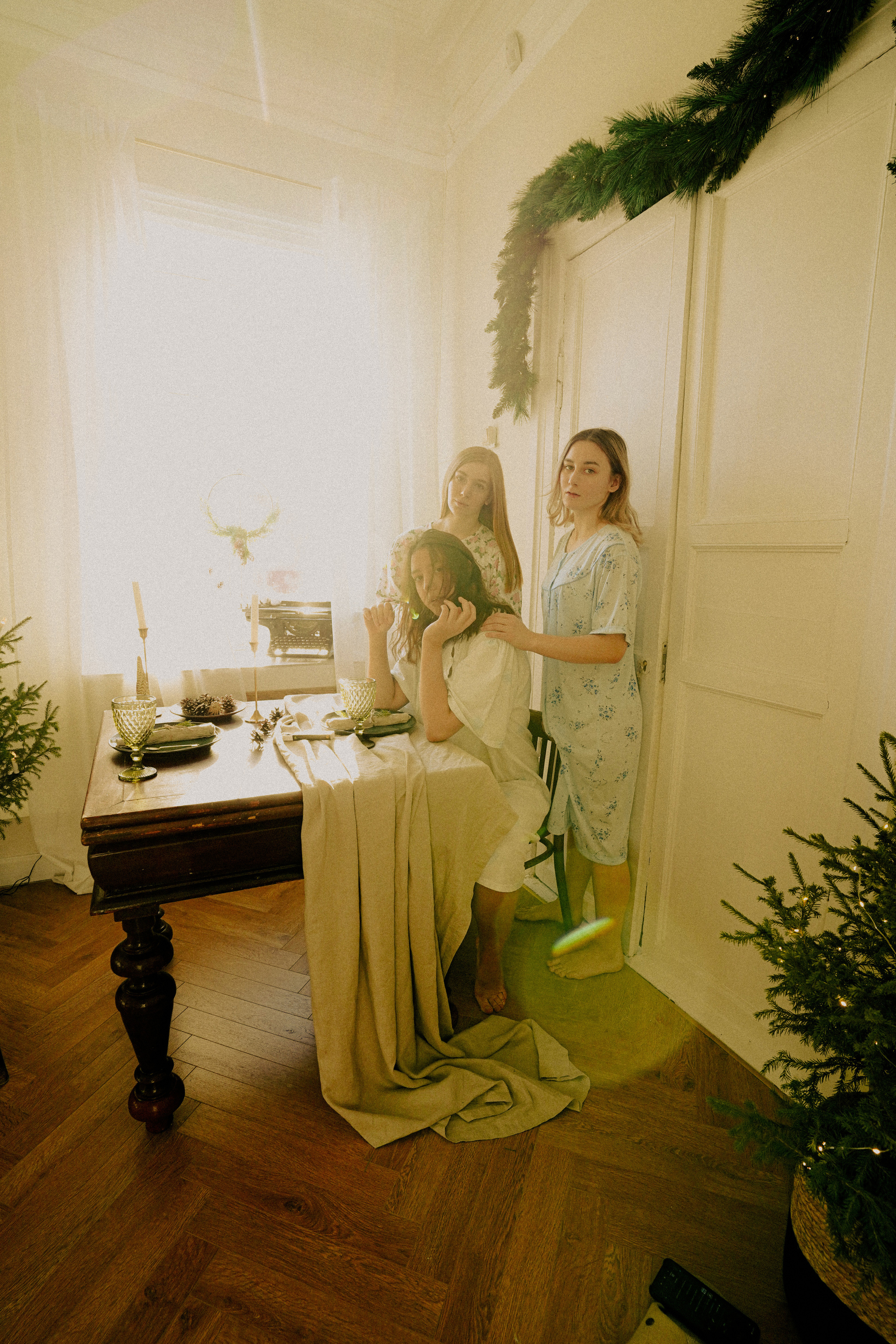 В ночнушках — Рождество. Фотограф — подружка!