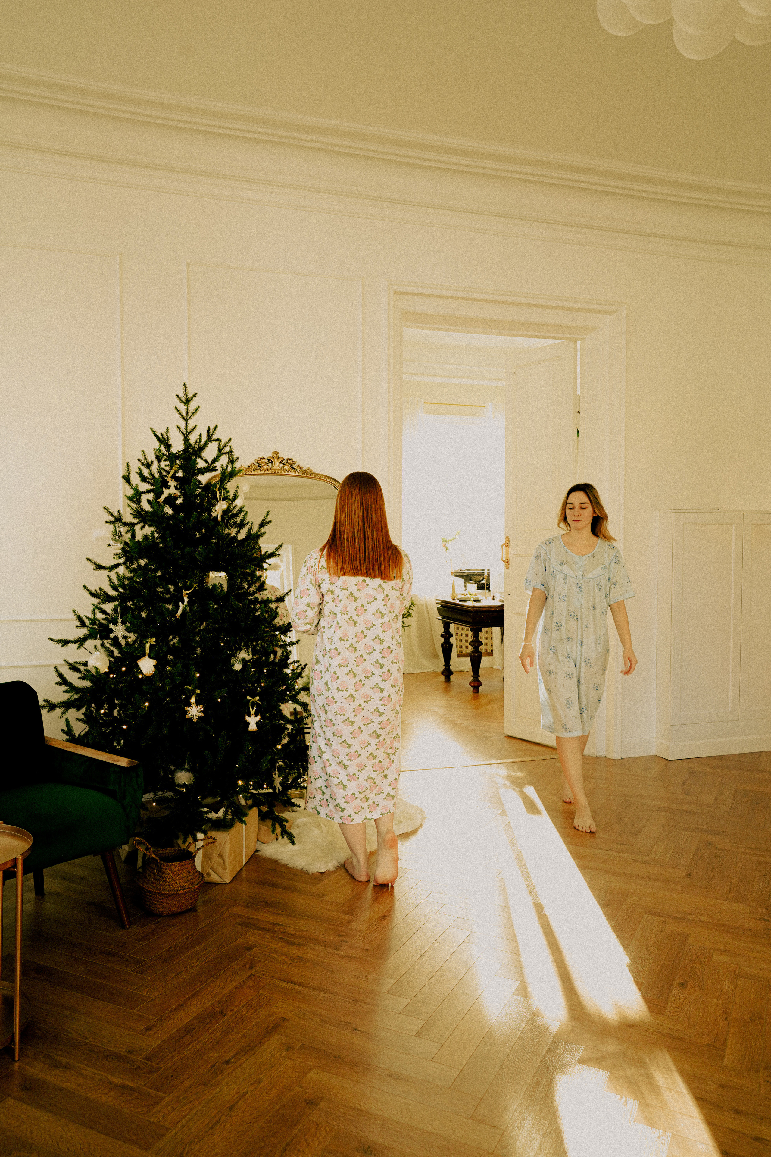 В ночнушках — Рождество. Фотограф — подружка!
