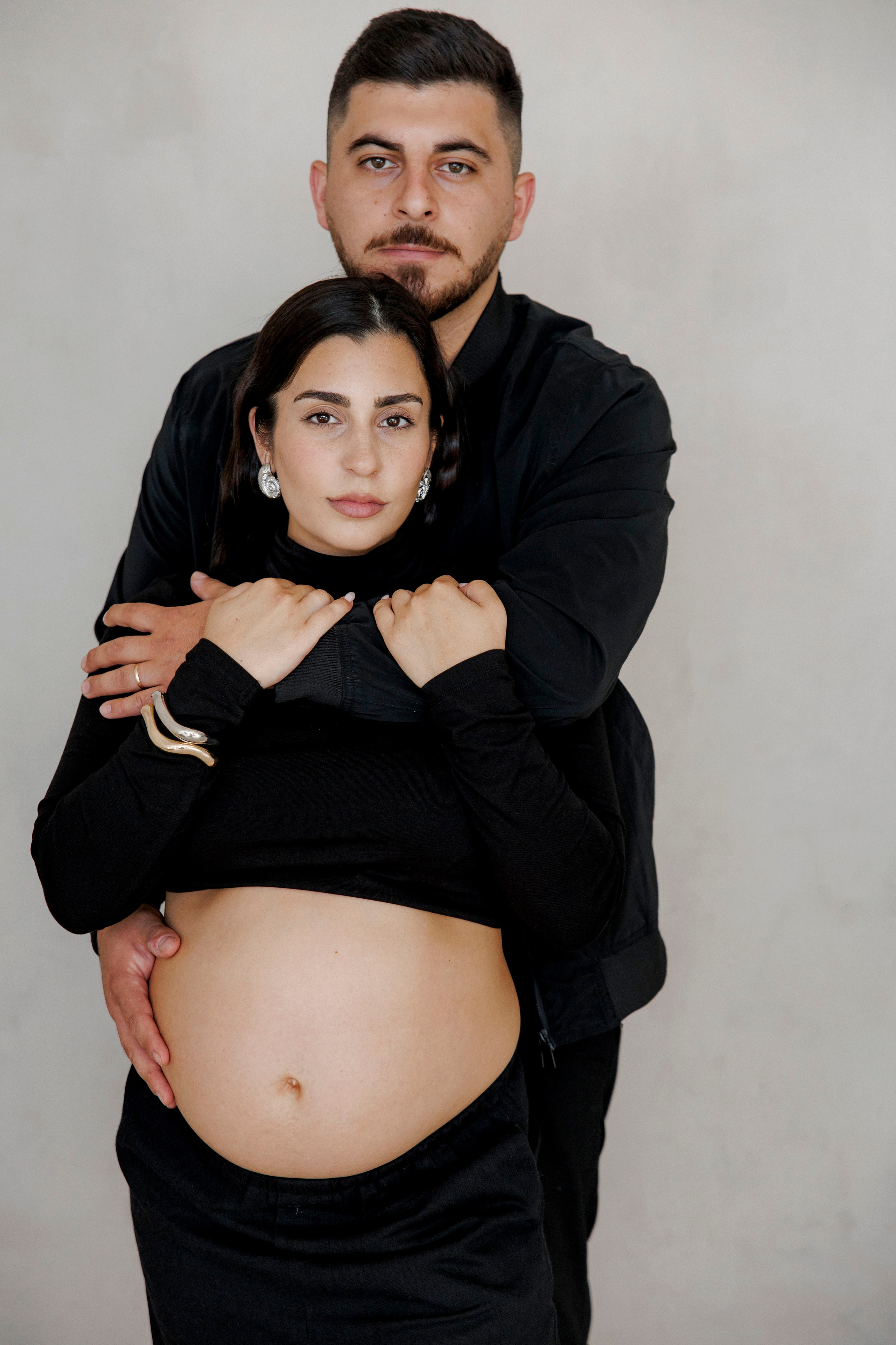 Pregnancy photoshoot inside the Grey Studio. Главная