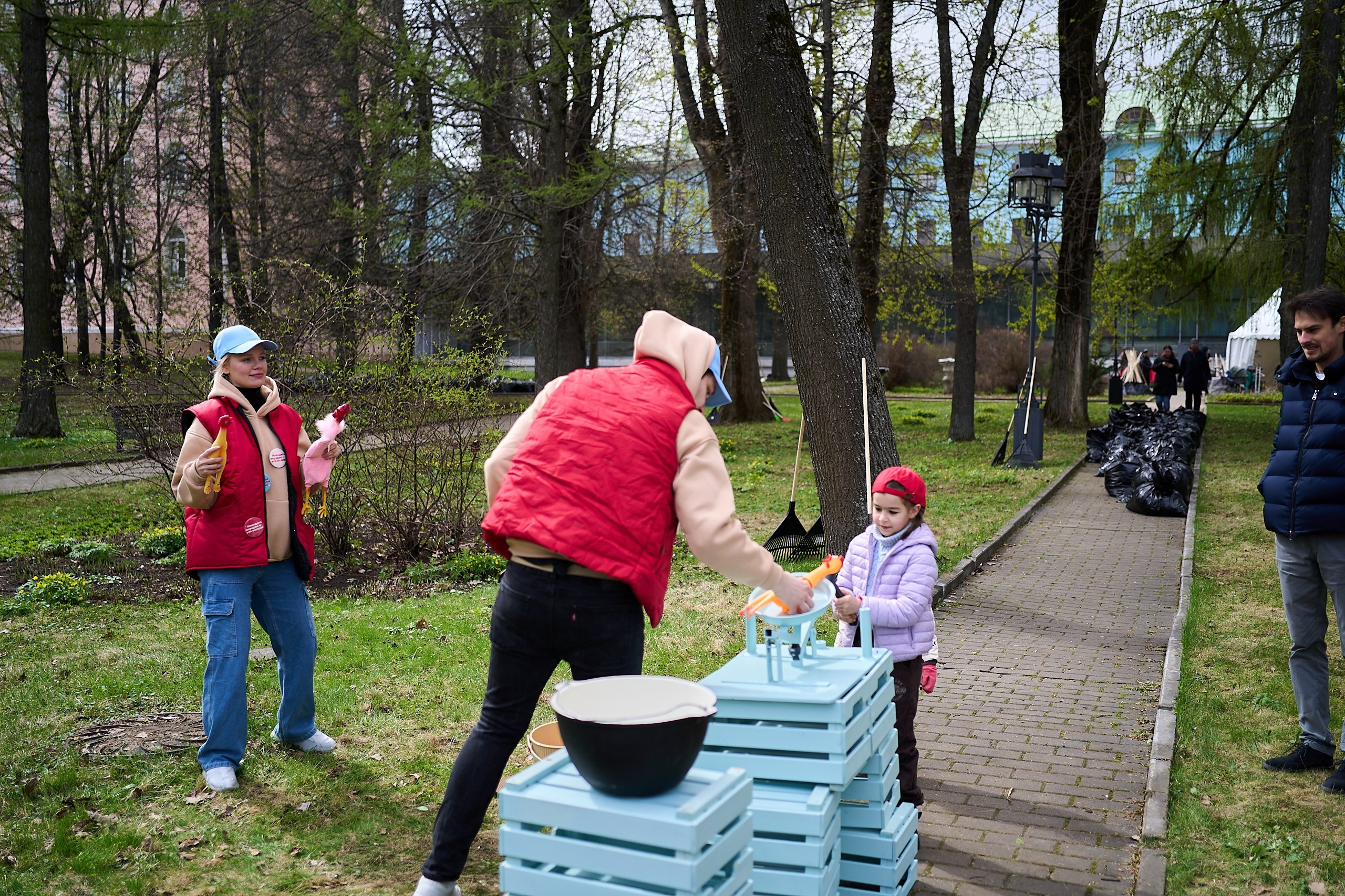 Субботник у Управления делами Мэра и Правительства Москвы. Фотограф и Видеограф в Москве. Олег Корушев