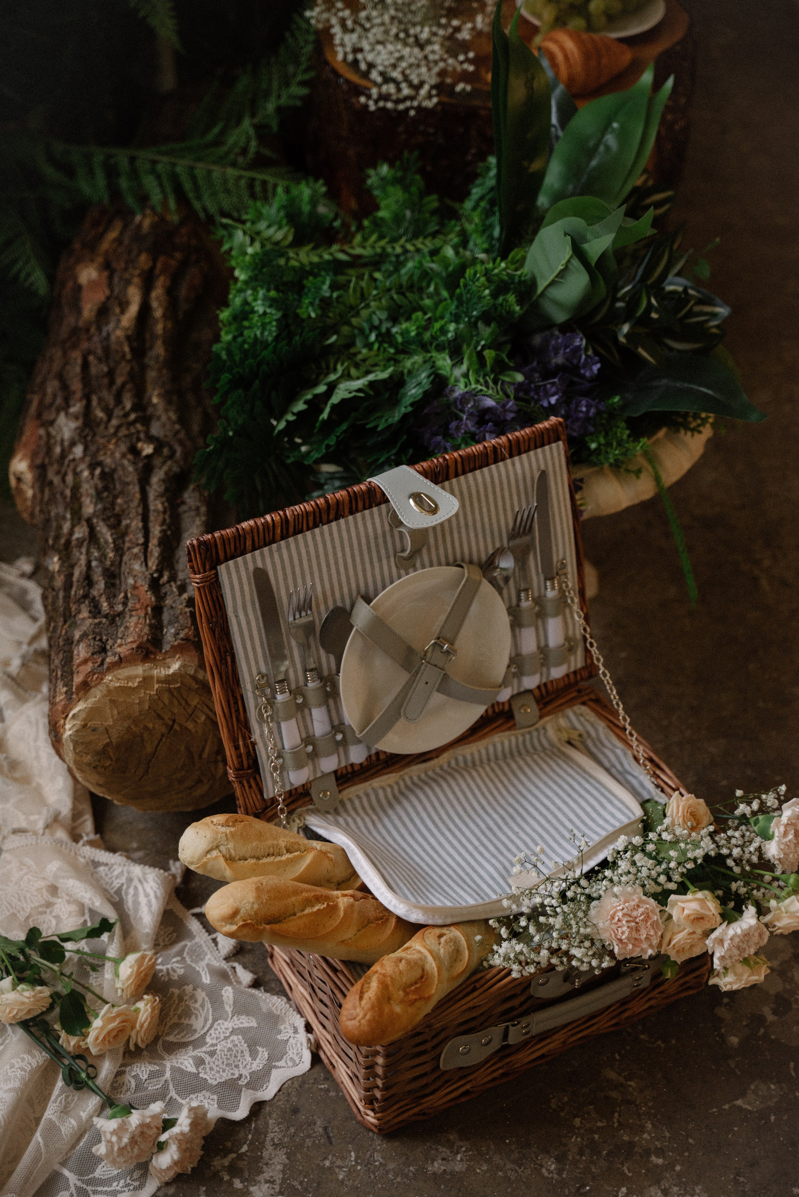 Невеста на пикнике в замке