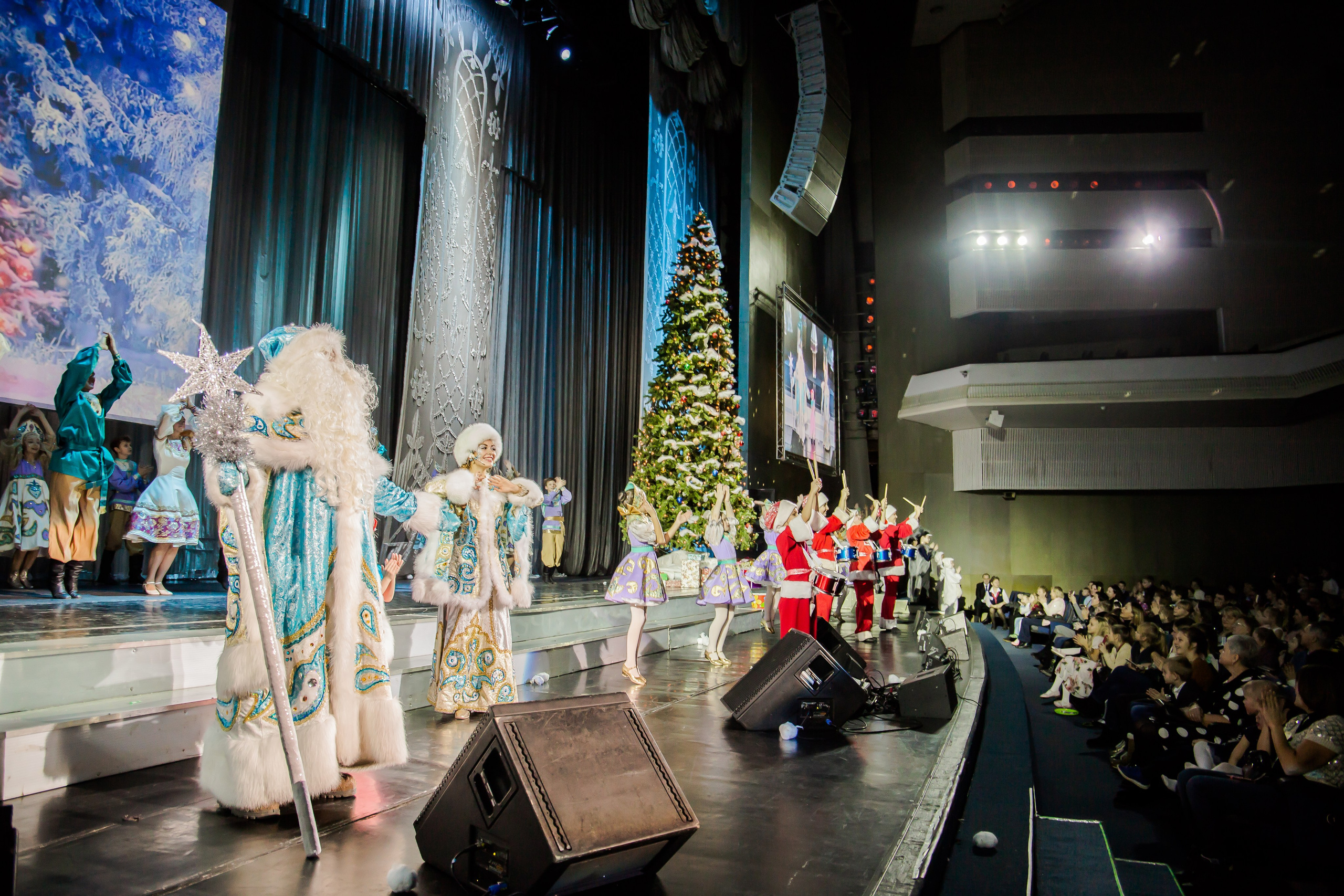 Репортаж — детская елка в БКЗ. Свадебный и семейный фотограф в Санкт-Петербурге Макеева Наталья