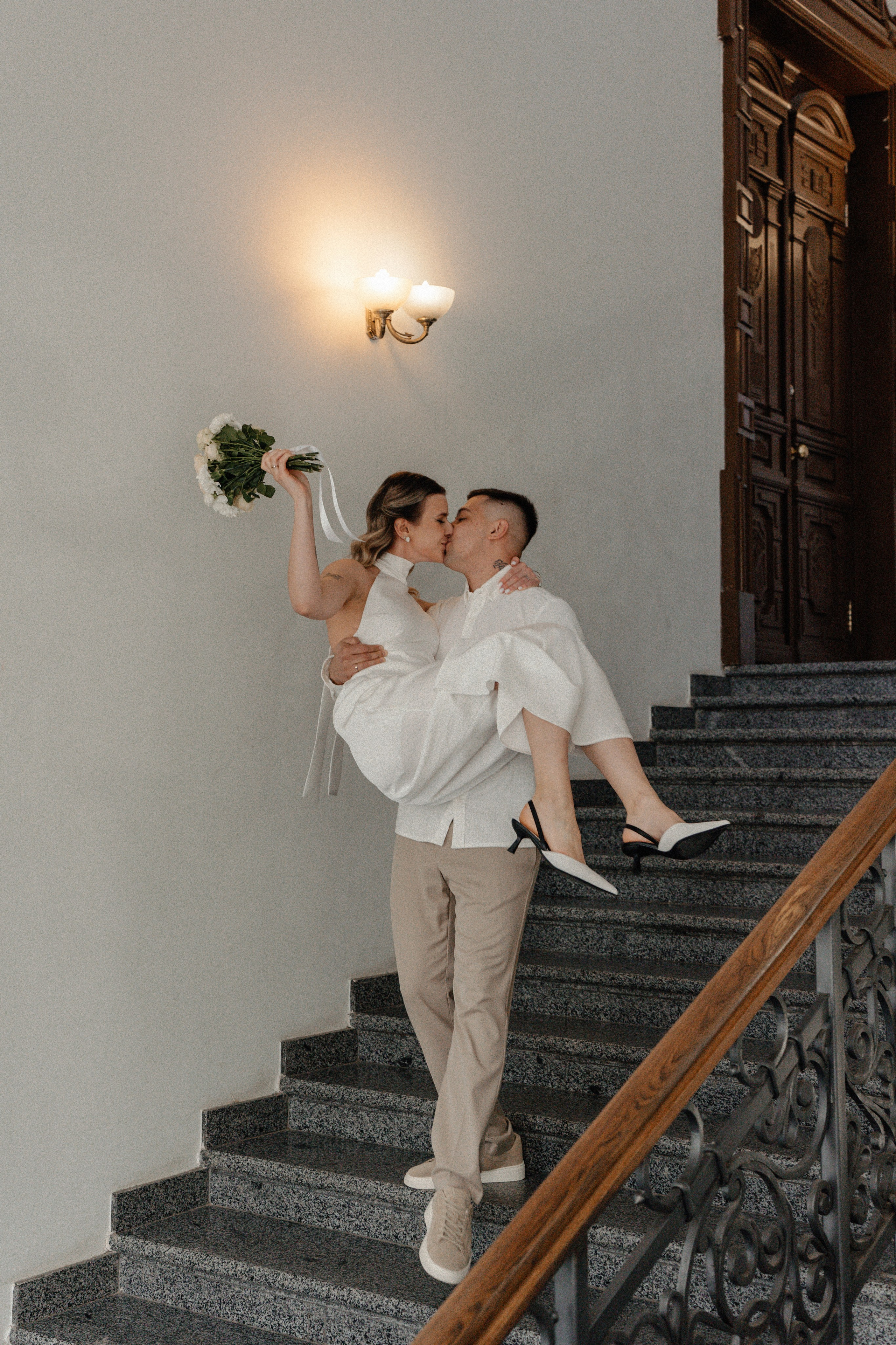 Любовь в одном знаменитом подъезде Минска. Ваш семейный фотограф в Минске — Вика Трегубова