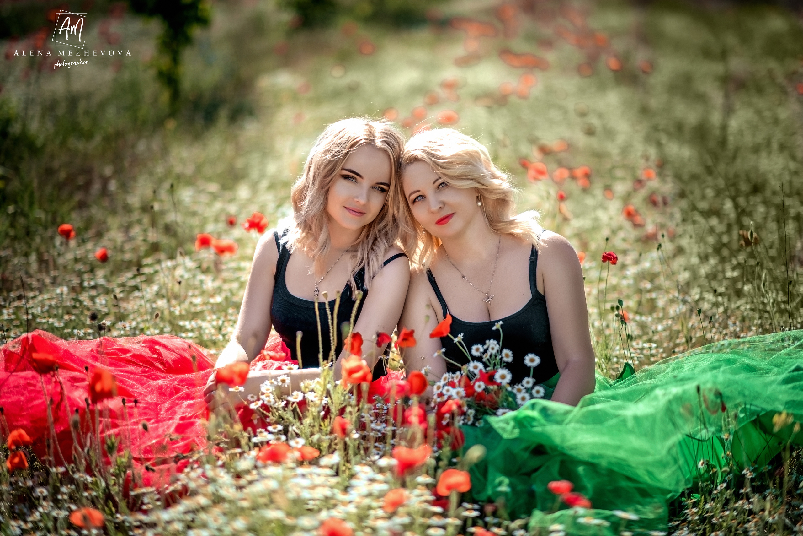 фотосессия в маках ,девушка на простынях в маковом поле, маки Крым ,фотосессия Крым ,фотограф Крым ,фотосессия на маковом поле 