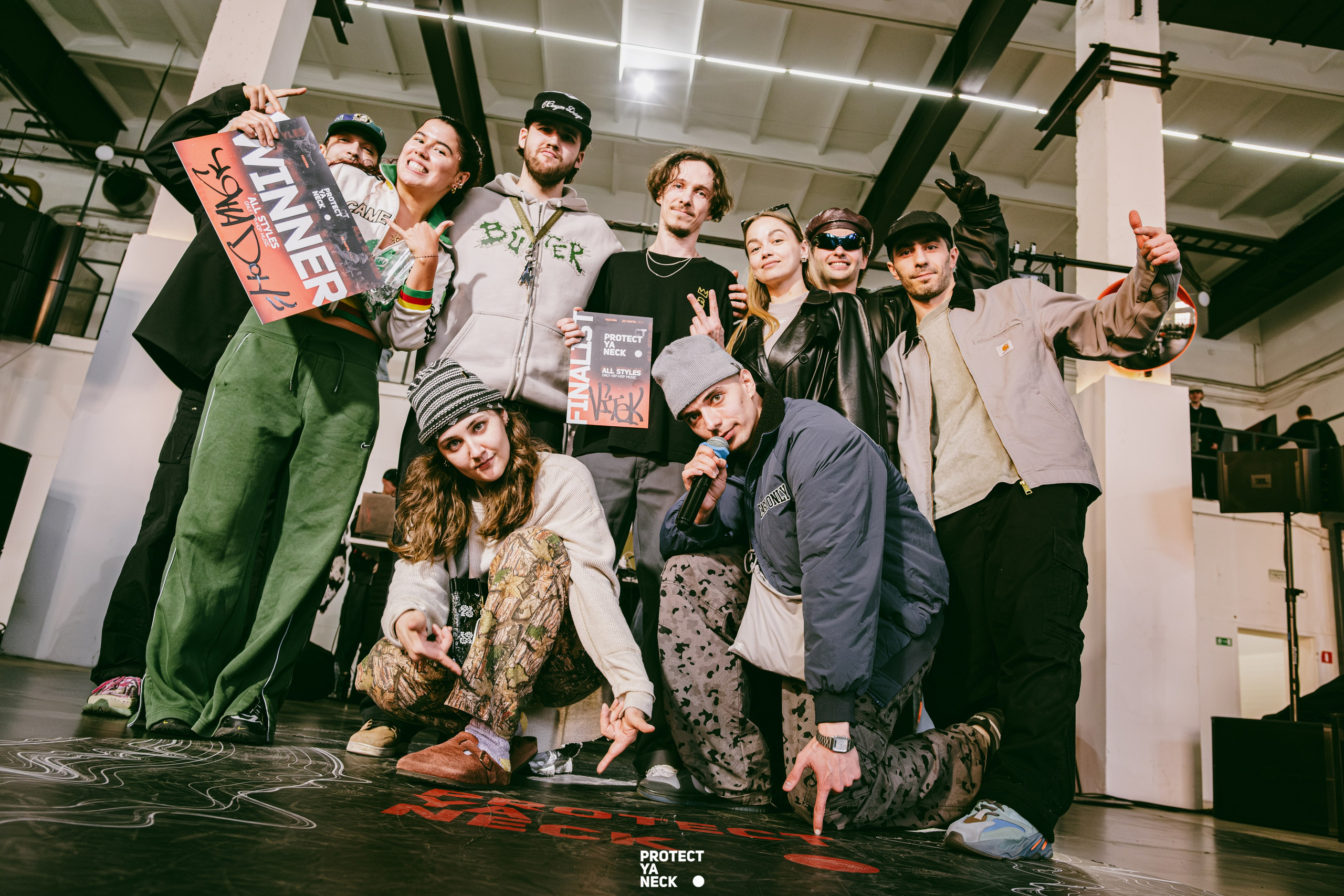 PROTECT YA NECK 22/03 (@youlovebu). Соня бу тебя сфоткала