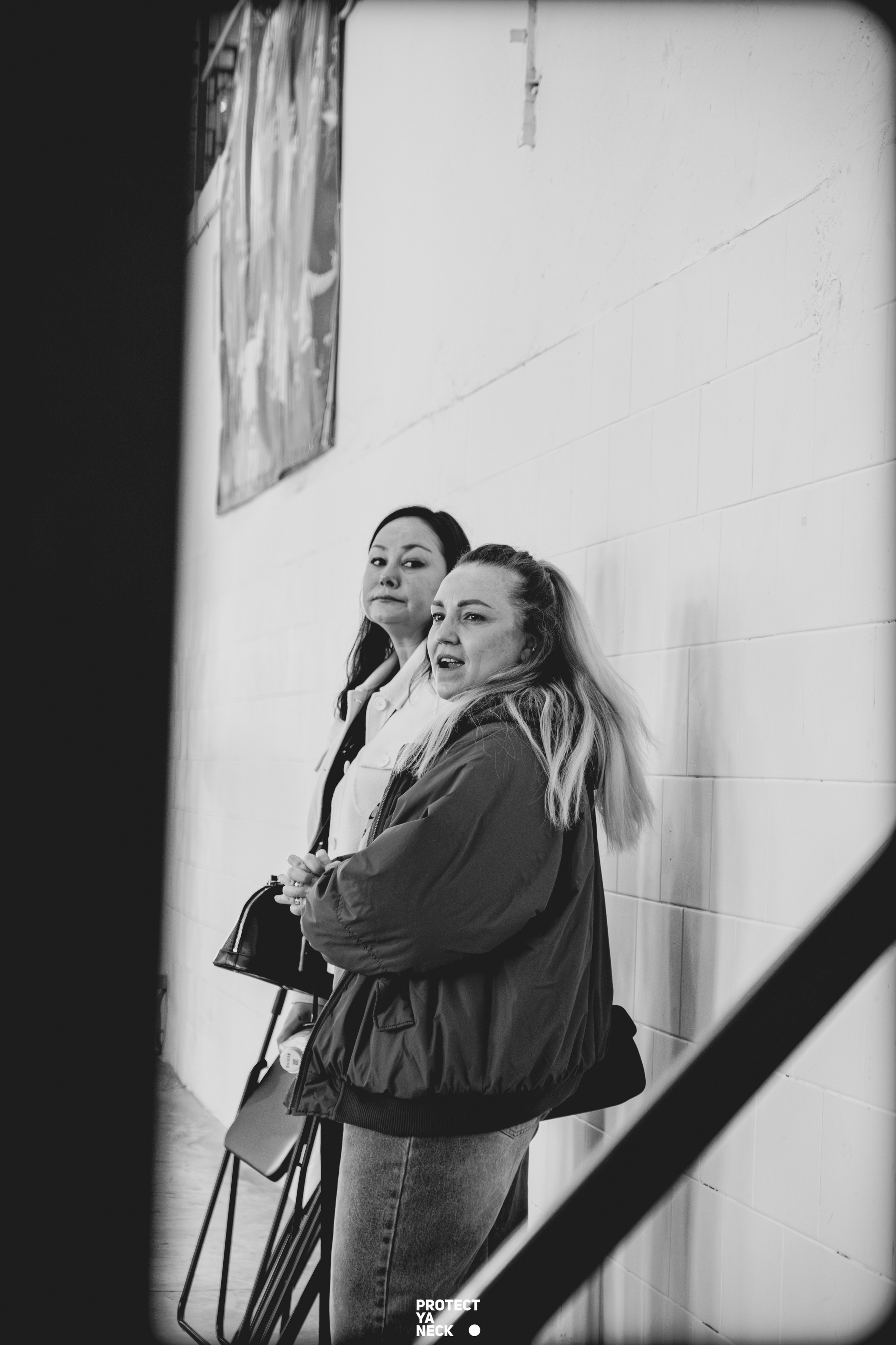 PROTECT YA NECK 22/03 (@youlovebu). Соня бу тебя сфоткала