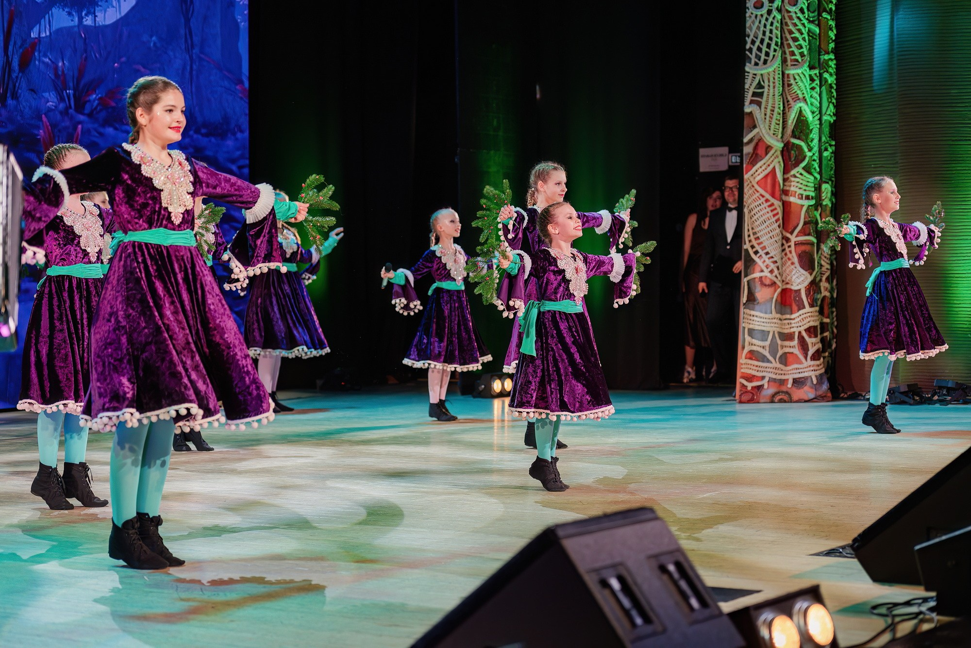 Отчетный концерт Образцового коллектива Алтая театра эстрадной песни «Созвездие». Свадебный и репортажный фотограф Никита Сницарев в Барнауле