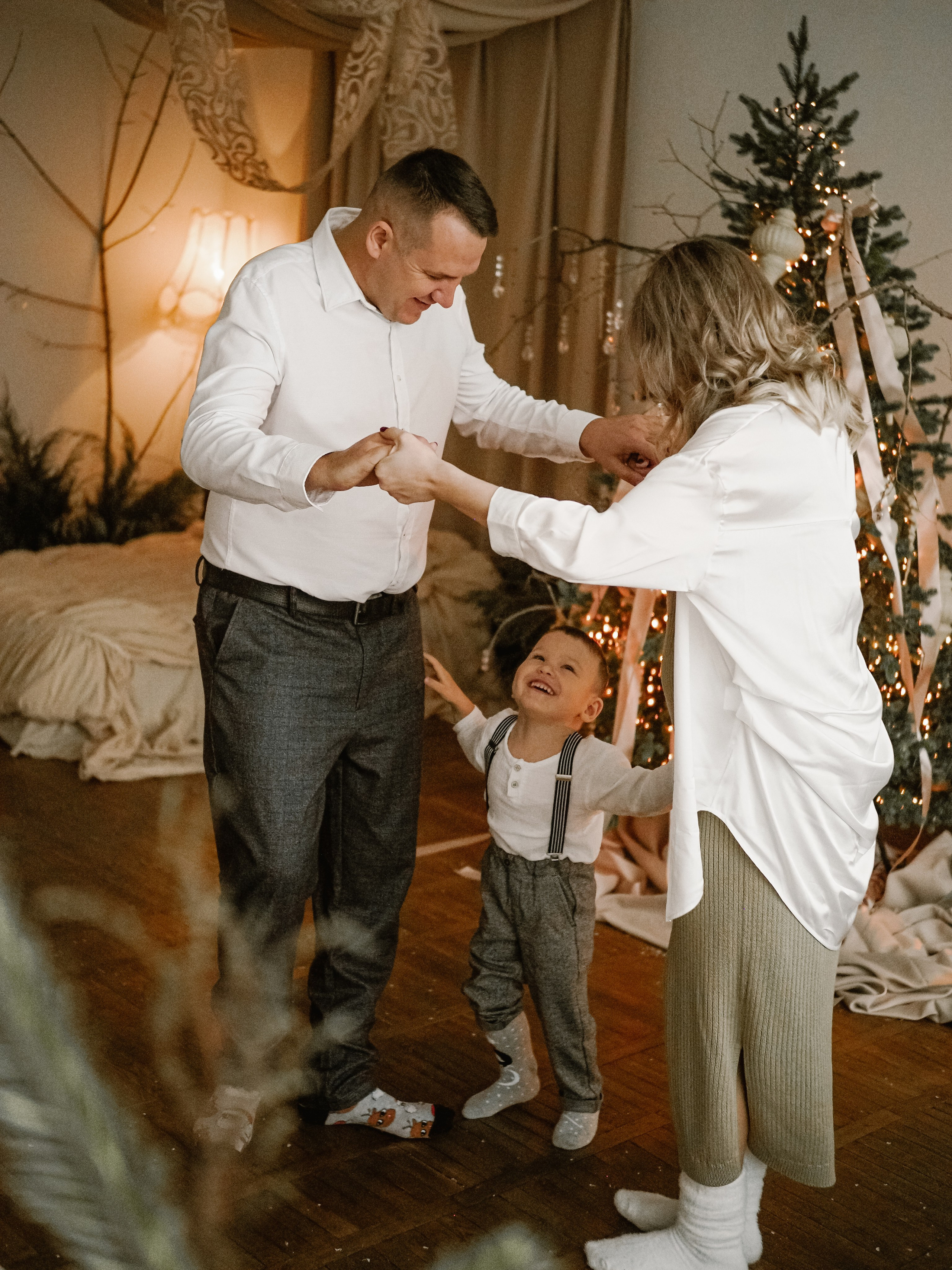 Если фото у елочки, то вот так. Фотограф Рязань. Семейный Свадебный фотограф