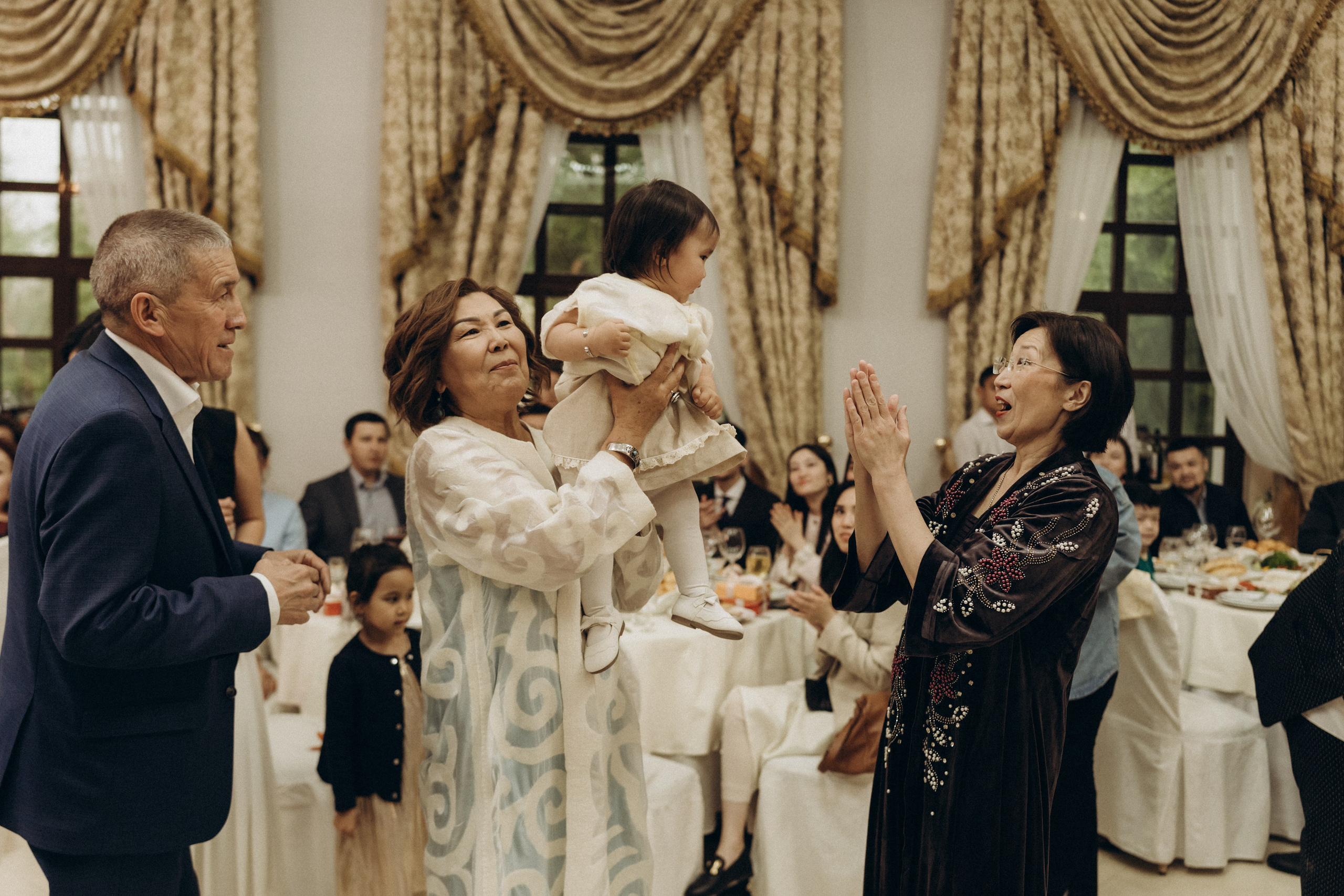 Самал тусау кесу. Крис Богомазова