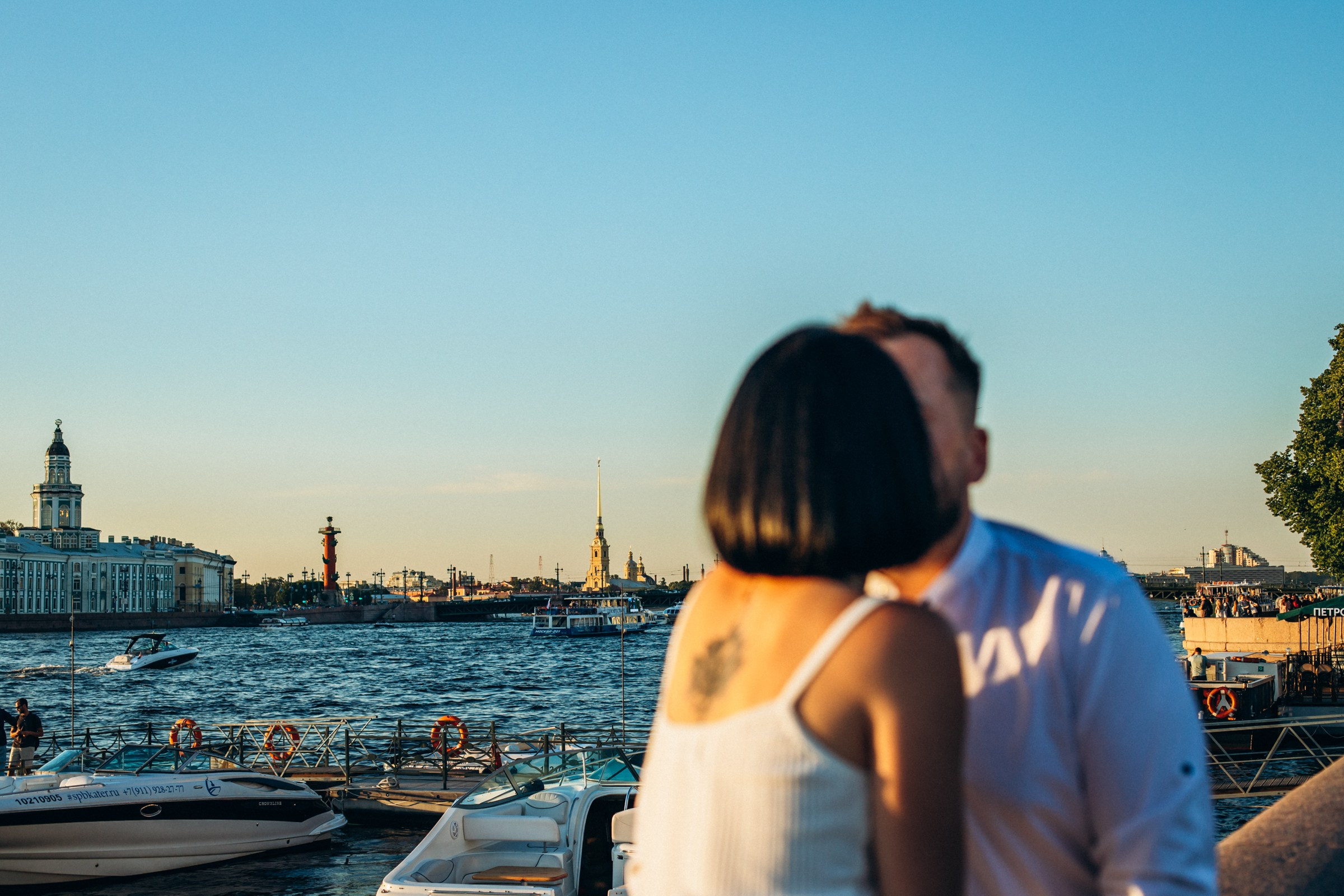 Максим и Виктория в июле. Фотопрогулка в Петербурге. Индивидуальный и семейный фотограф в Санкт-Петербурге