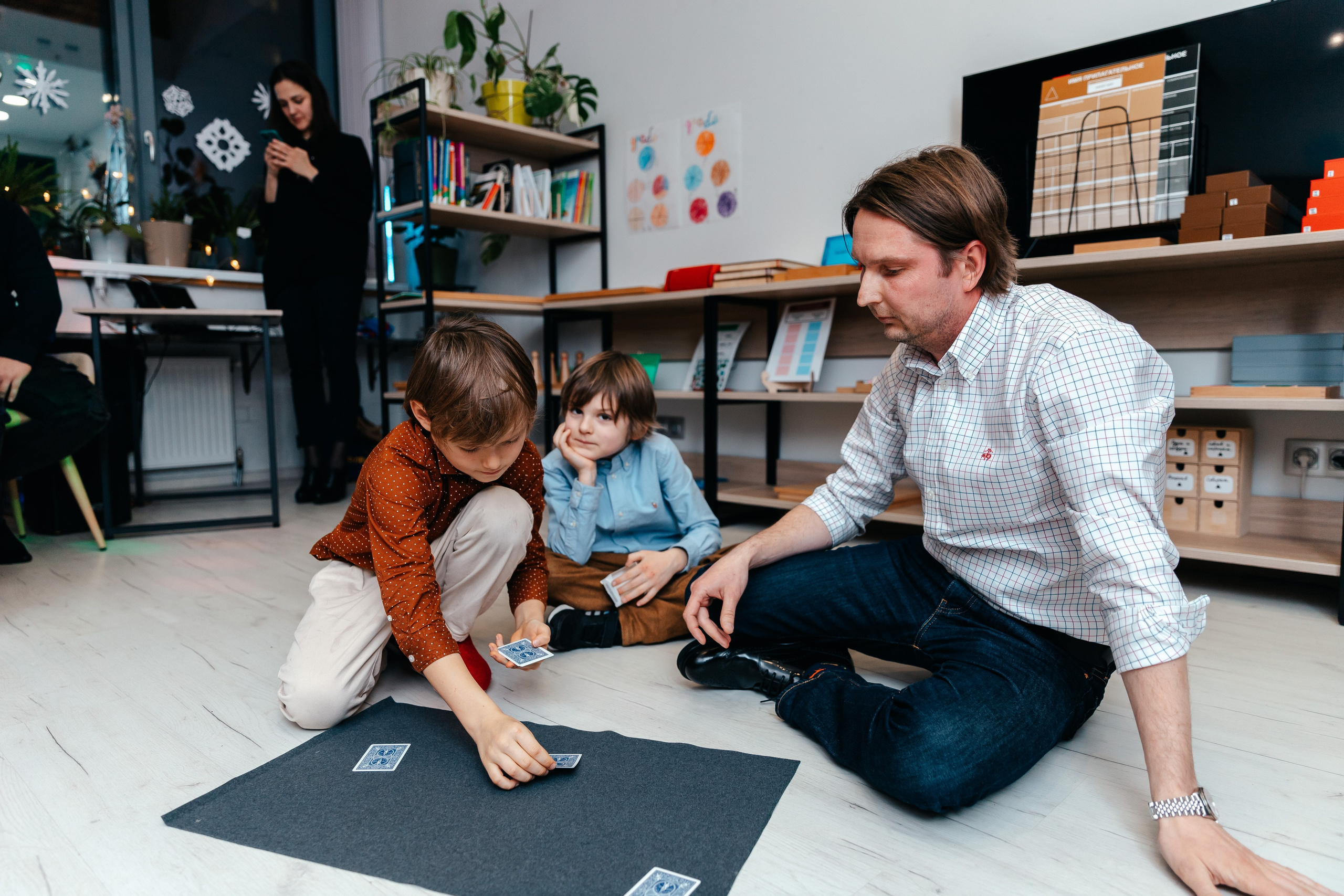 Новогодний утренник в Монтессори-школе. Семейный lifestyle фотограф в Санкт-Петербурге Людмила Пахомова