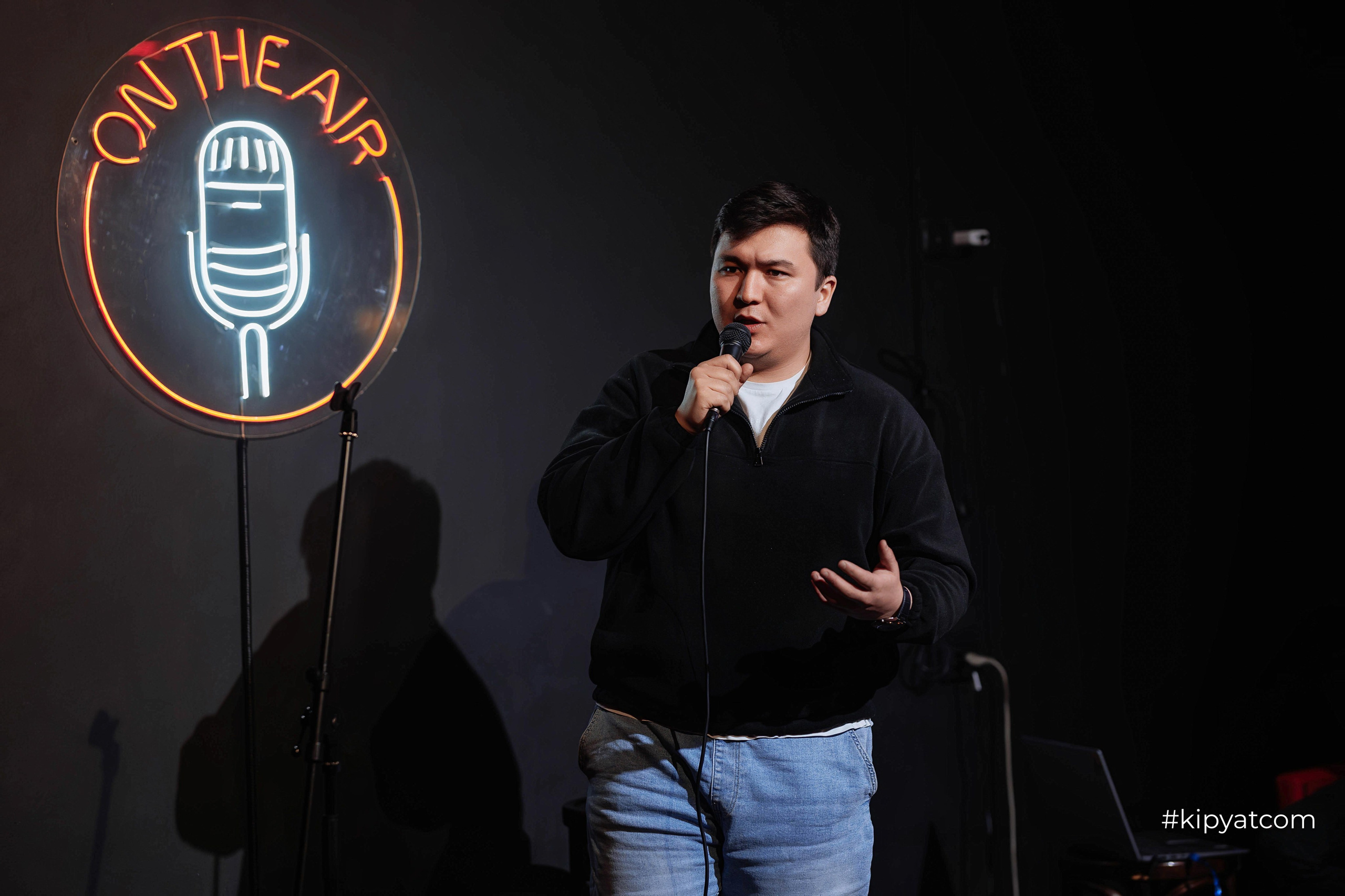 Сольный стендап концерт Александра Меркуль