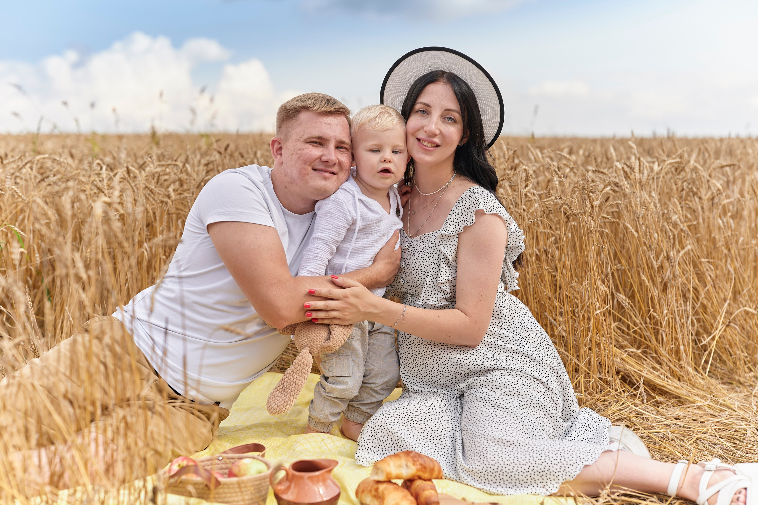 Семейная Фотосессия в поле. Семейный и женский фотограф в Москве Зоя Бучерова