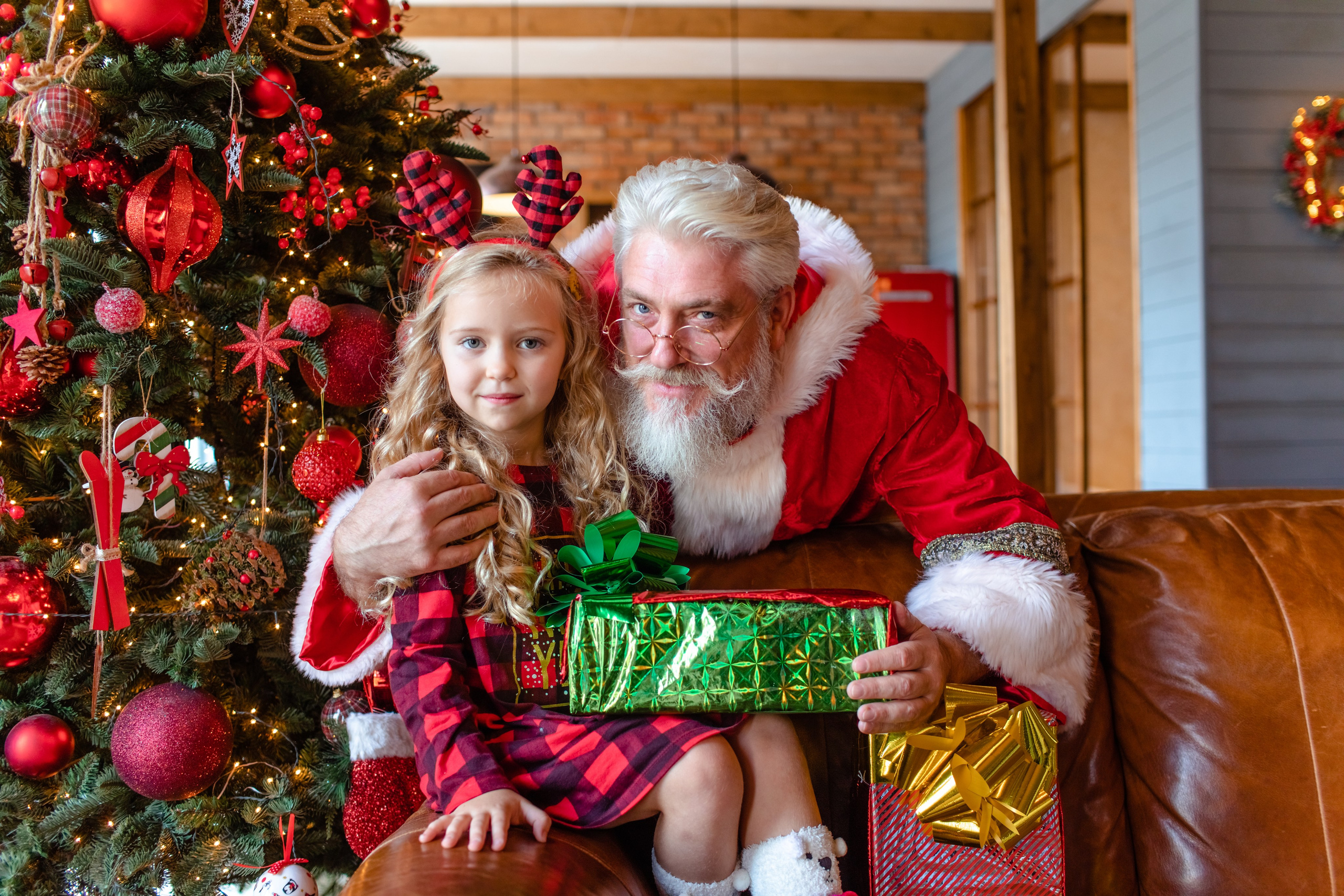 Новогодняя фотосессия с Дедом Морозом в усадьбе с подарками