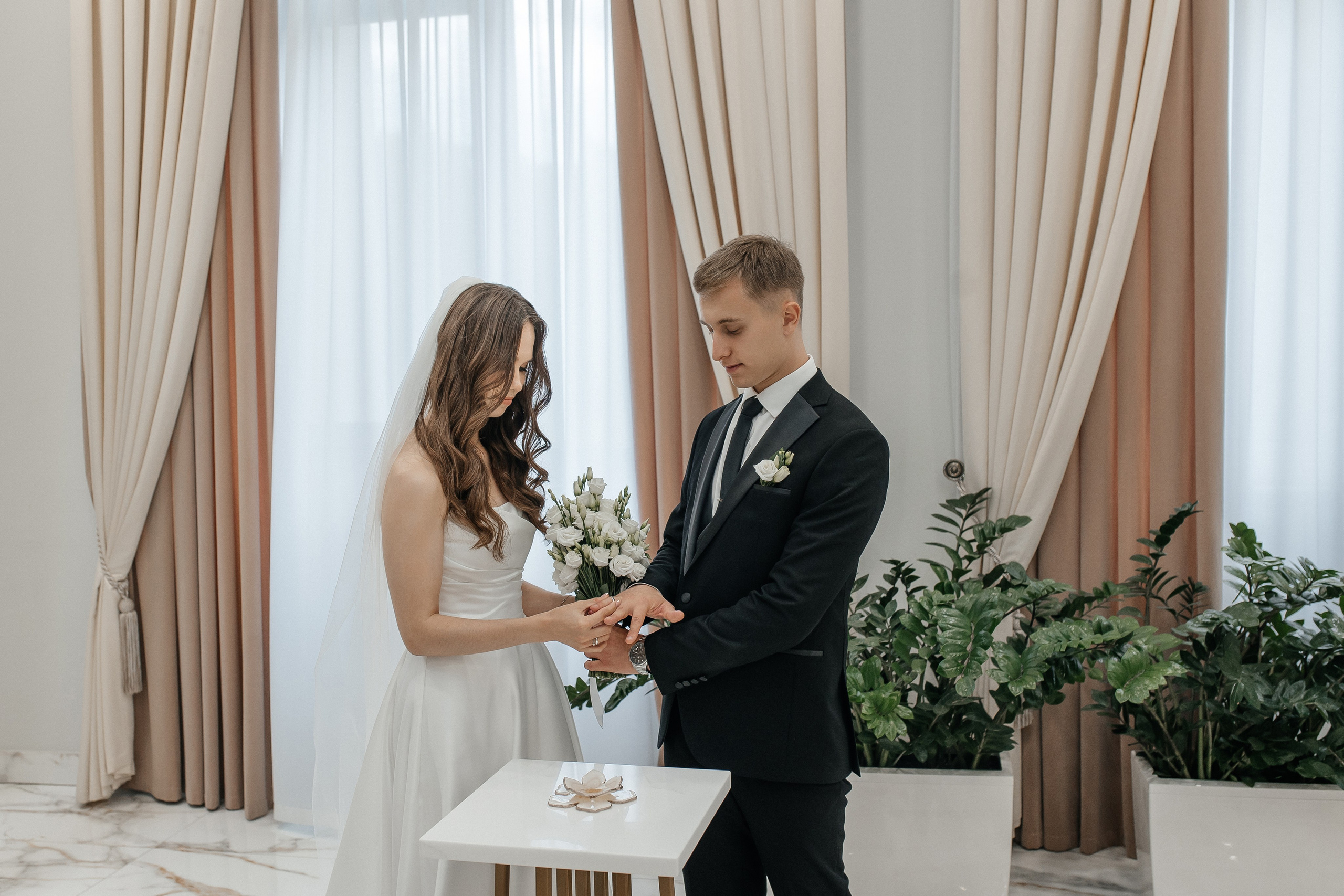 Регистрация брака в Шипиловском дворце бракосочетания. Свадебный фотограф в Москве Дарья Олендарёва