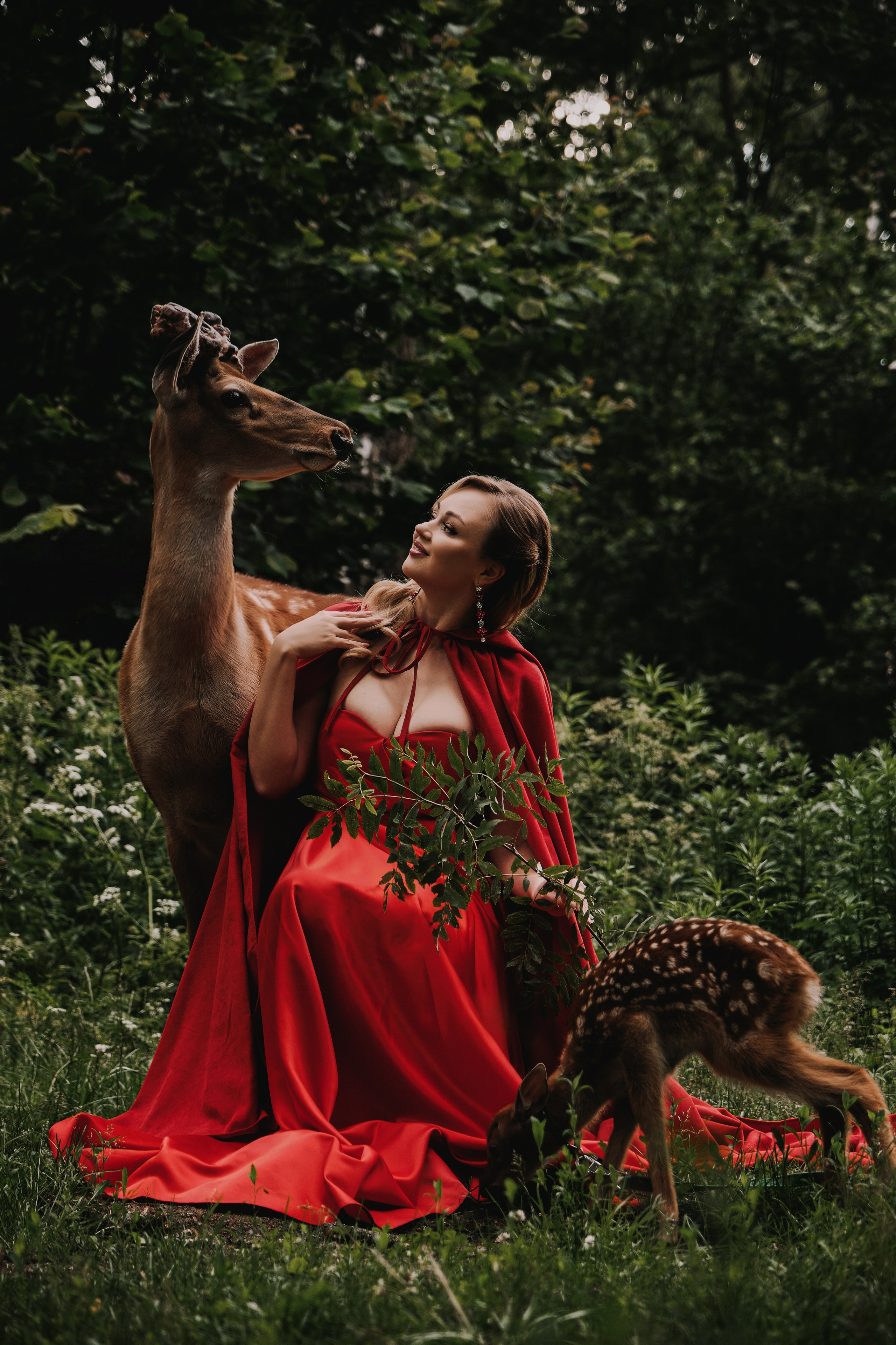 портрет с оленем на улице в Москве