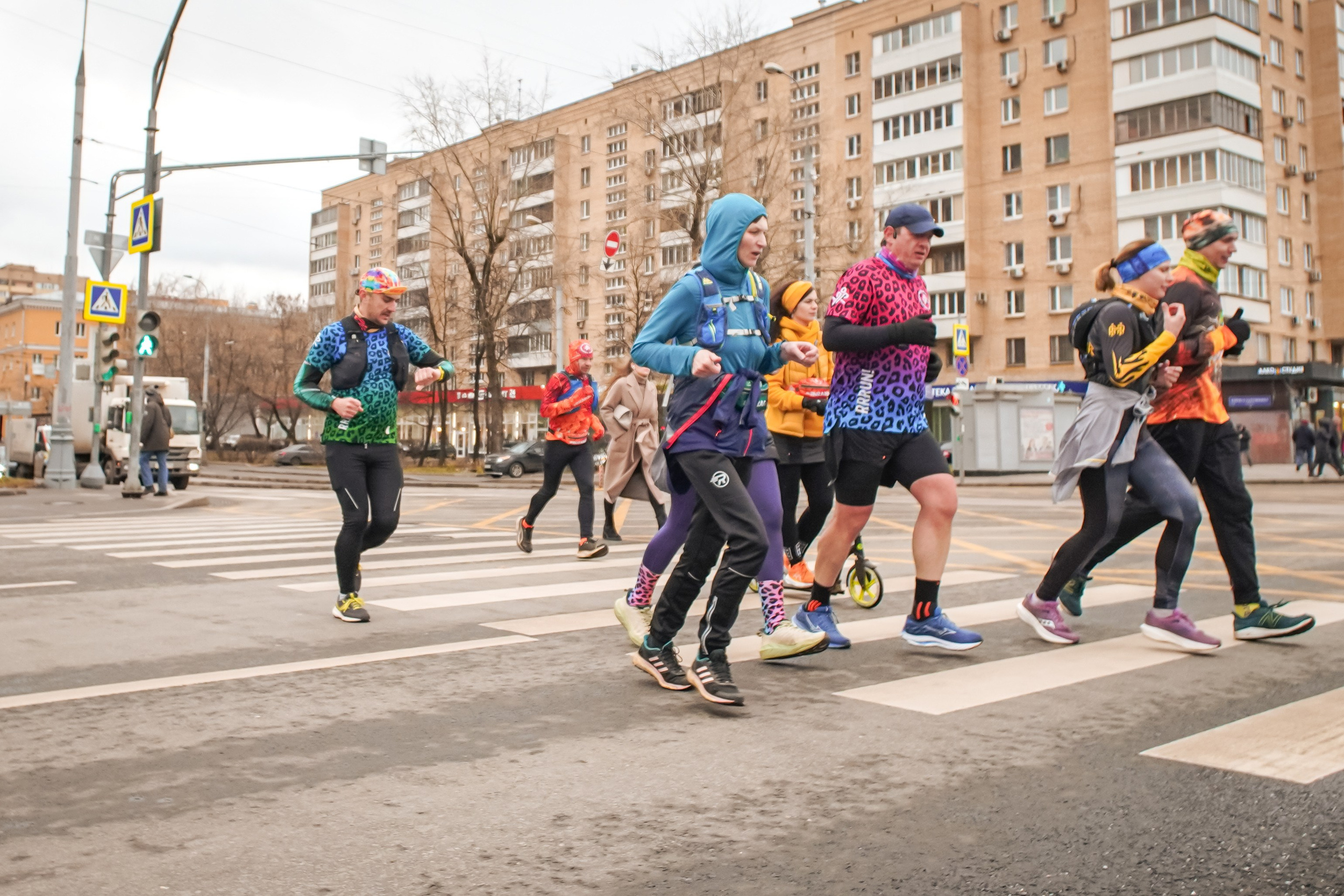#марафонудома #яuzarun 2024 2-я петля, группа 6:30. Роман Капилюшов. Бег. Фото. Видео. г. Люберцы