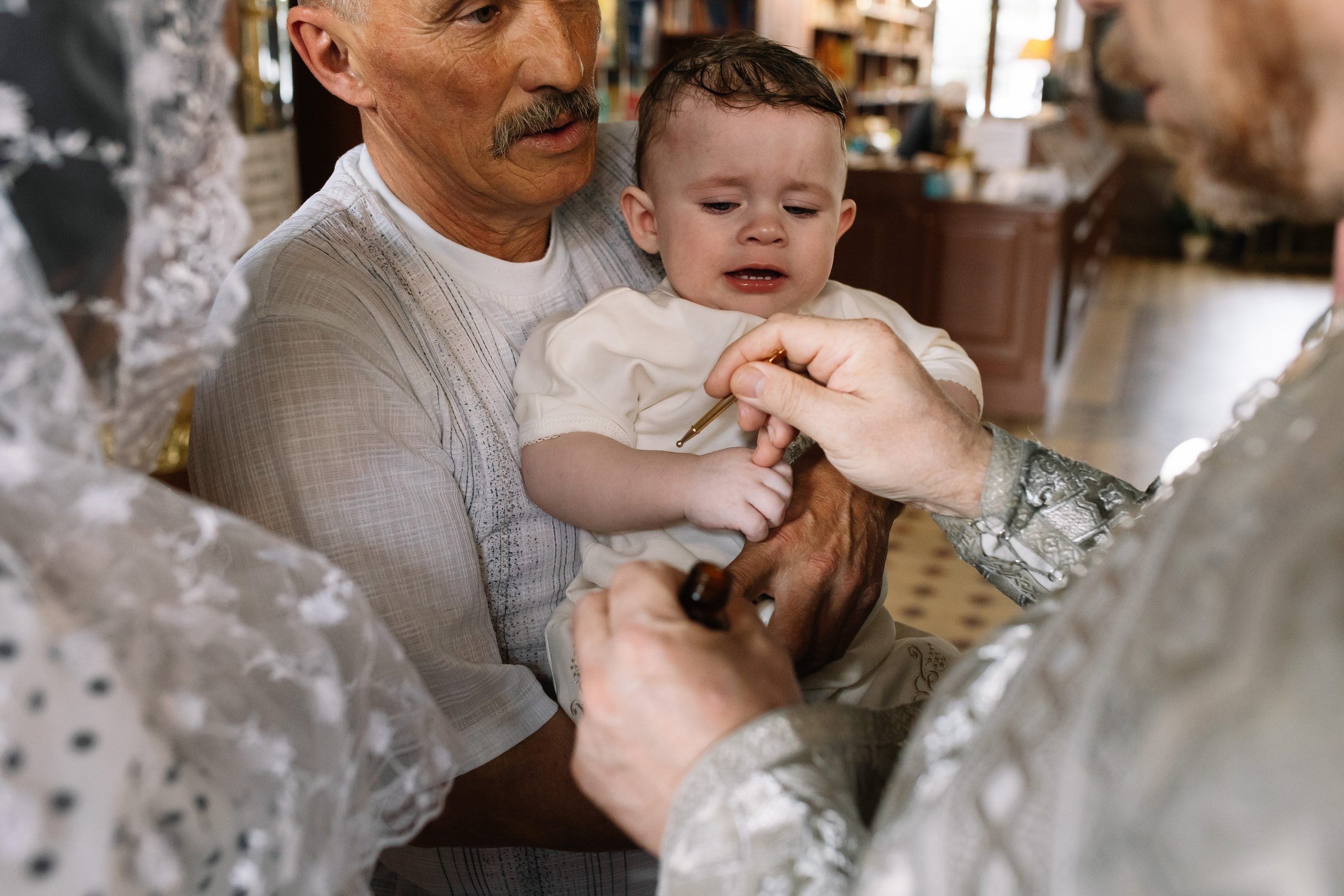 Фотосъемка крещения Крещение в храме. Свадебный фотограф Калуга Москва Диана Румянцева