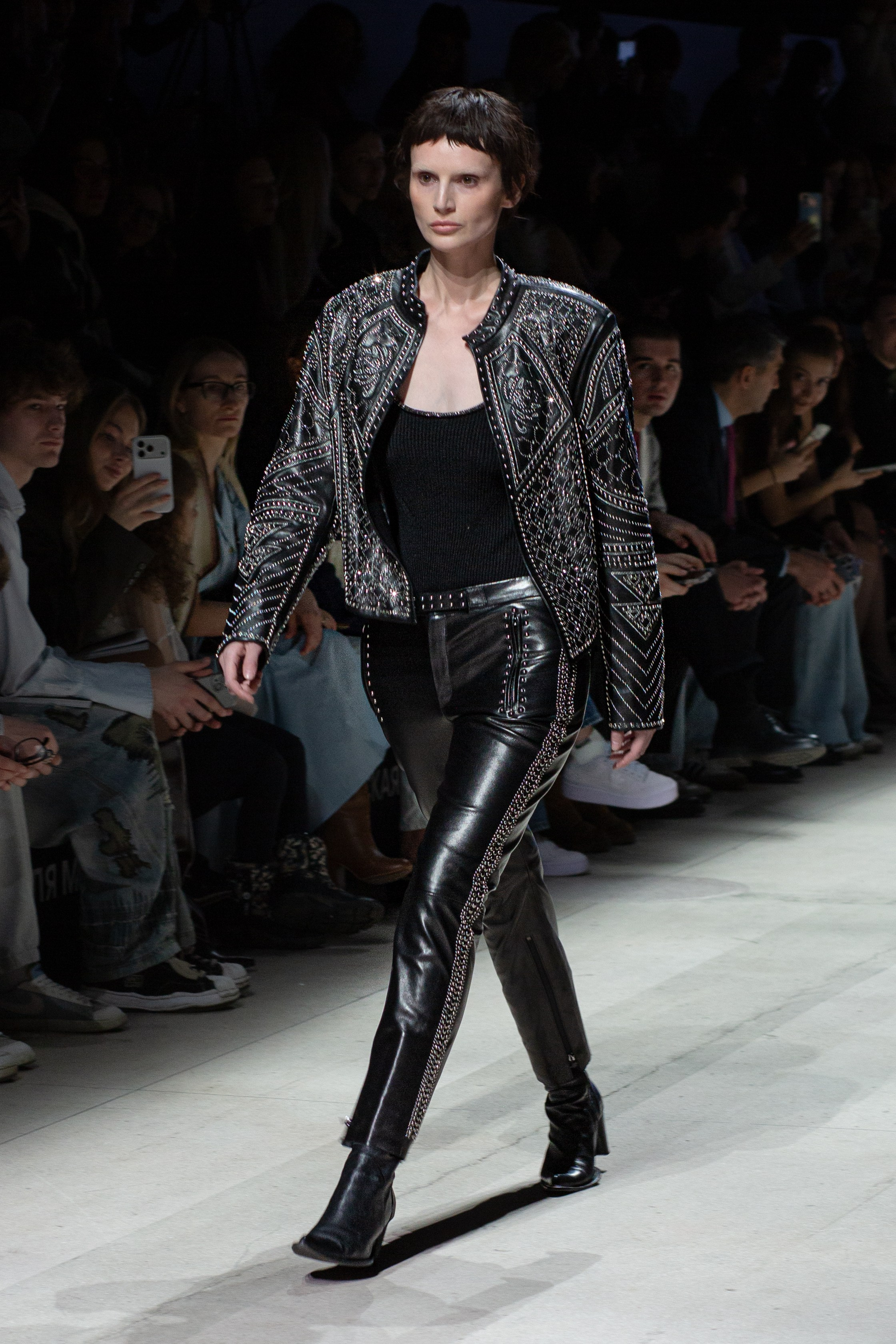 Reports from the Moscow Fashion Week shows. Neumann’s moon