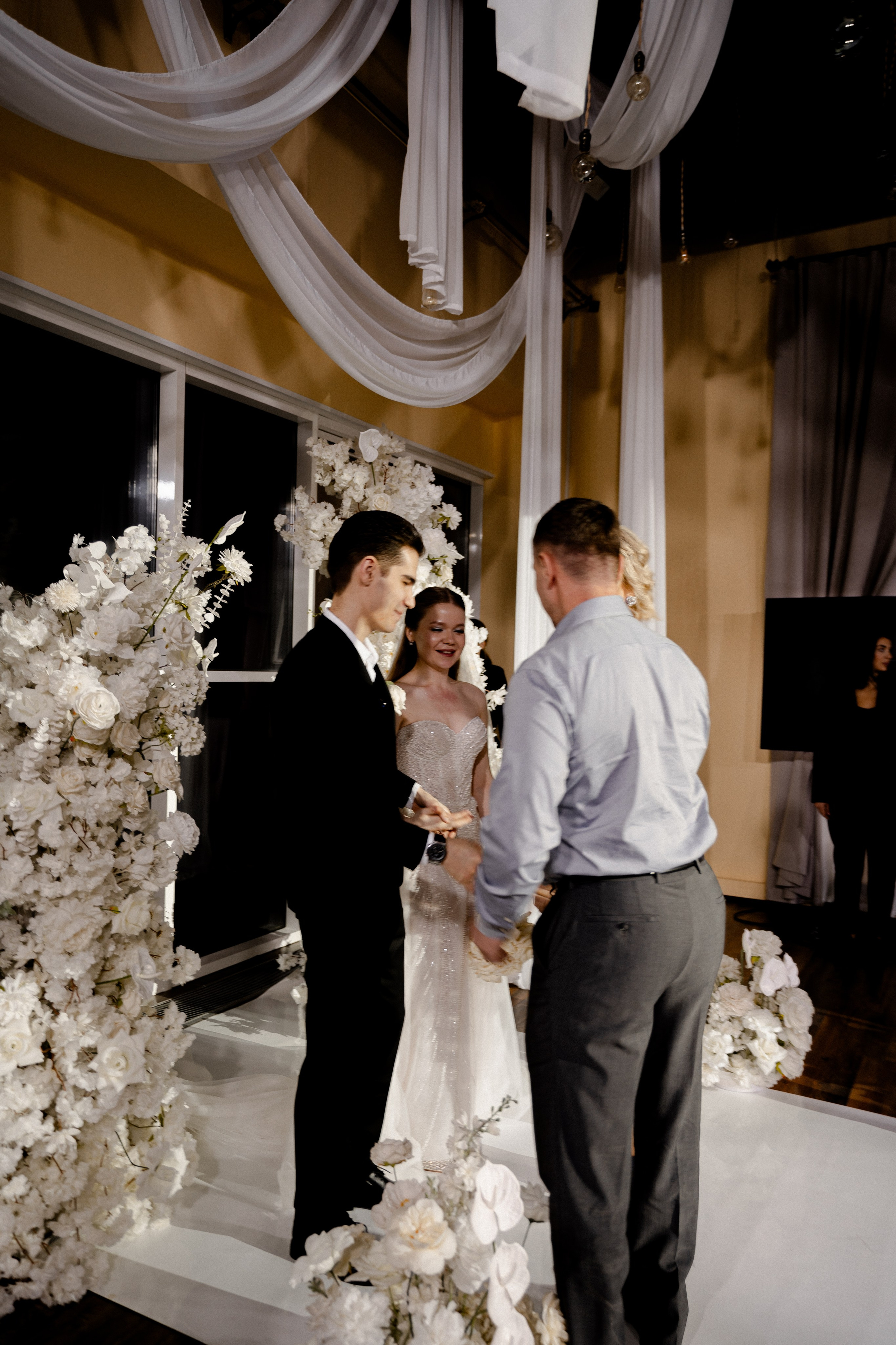 СВАДЕБНАЯ СЬЕМКА СБОРОВ В ОТЕЛЕ И ВЫЕЗД НА ЦЕРЕМОНИЮ (СНЯТО В СИБИРЕ В НИЖНЕВАРТОВСКЕ). Профессиональный фотограф, Санкт-Петербург — Виктория Богомолова