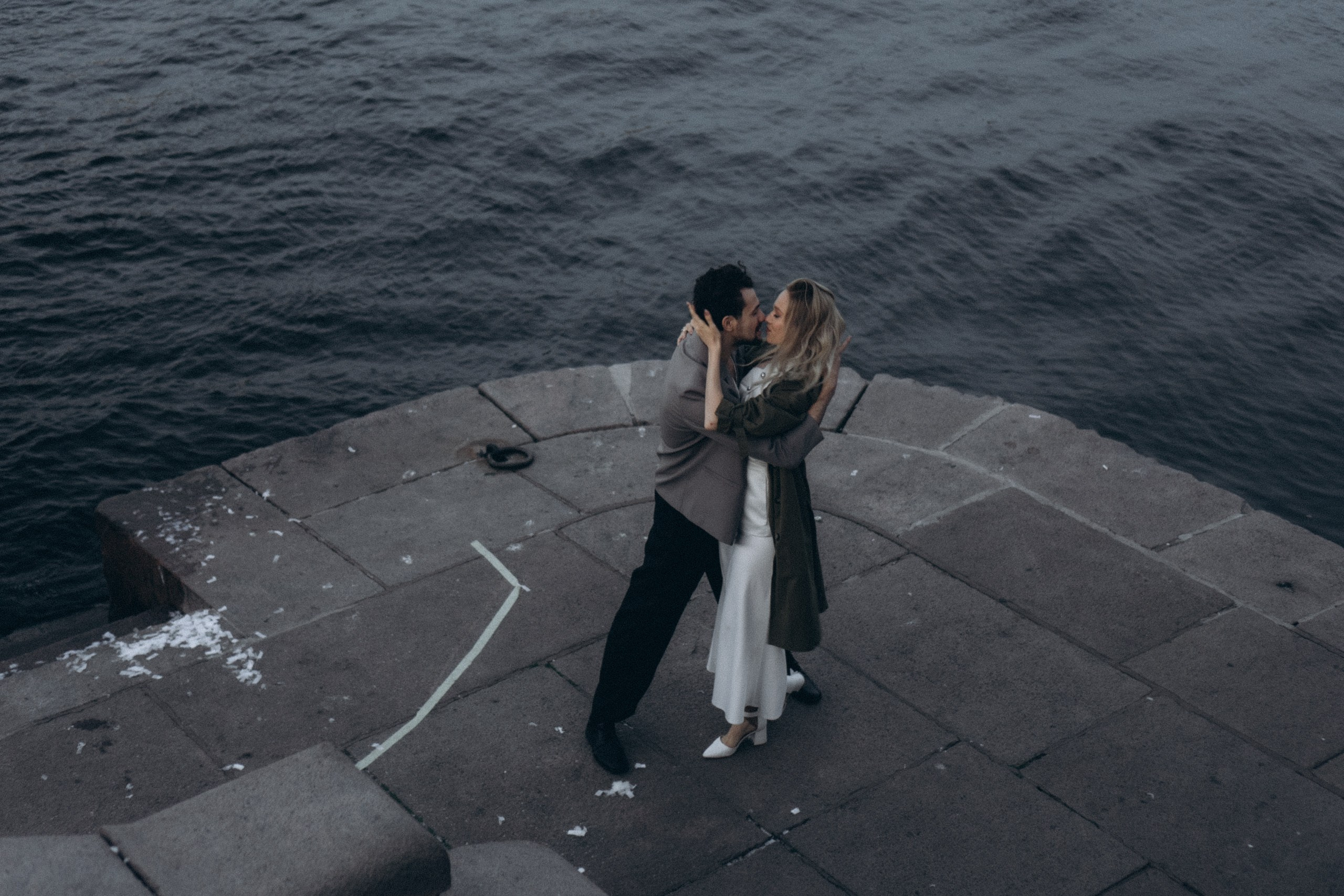 СВАДЕБНАЯ СЬЕМКА ПАРЫ НА РАССВЕТЕ В БЕЛЫЕ НОЧИ И ПРОГУЛКА С РАЗВОДНЫМИ МОСТАМИ И ПИКНИК ВОЗЛЕ ИСАКИЕВСКОГО СОБОРА. Профессиональный фотограф, Санкт-Петербург — Виктория Богомолова