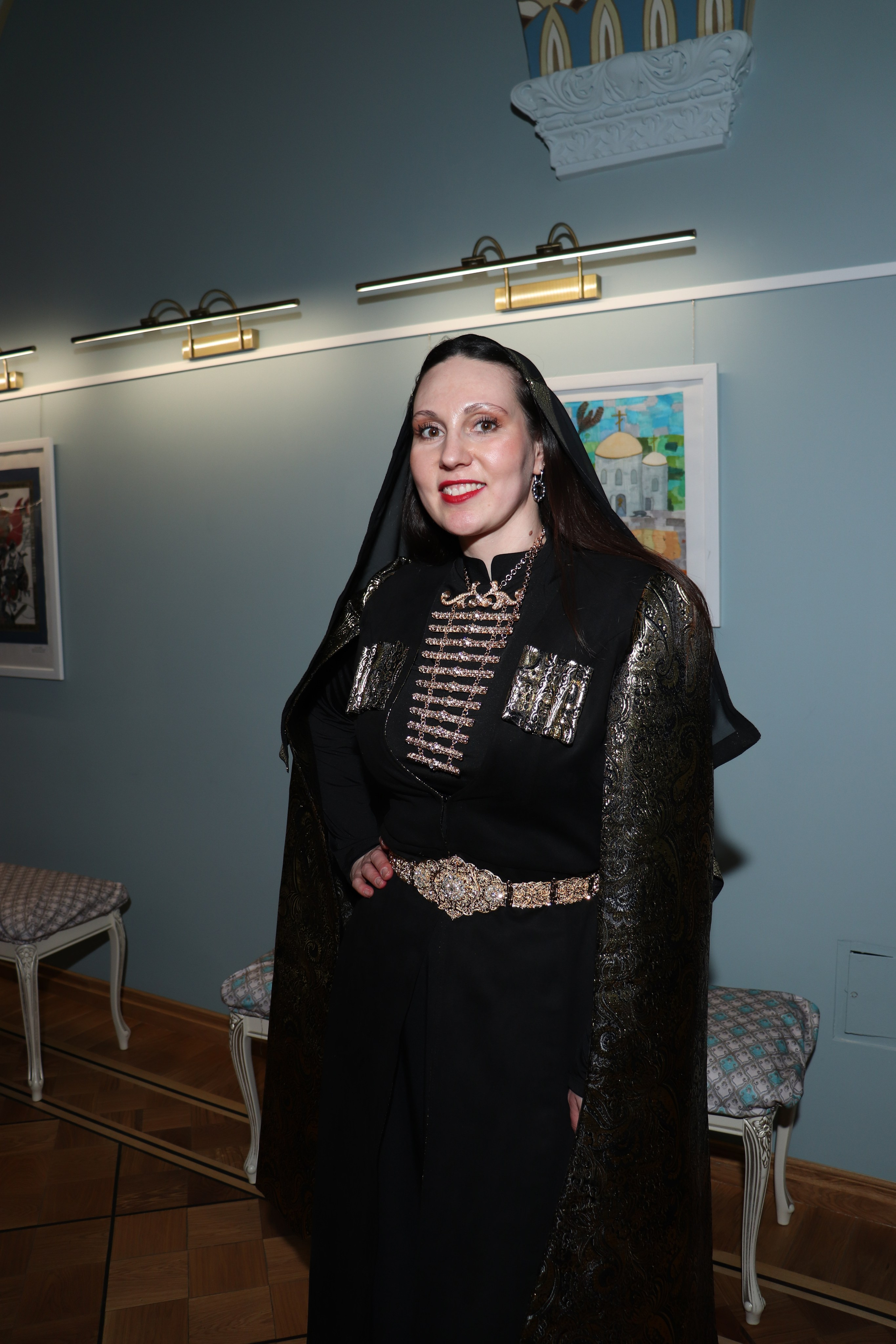 Показ-дефиле «КУЛЬТУРНЫЙ КОД В ОБРАЗЕ» от РОО «Сибирское землячество в Санкт-Петербурге» (6 марта 2025). Ивентный фотограф в Санкт-Петербурге Олег Комков