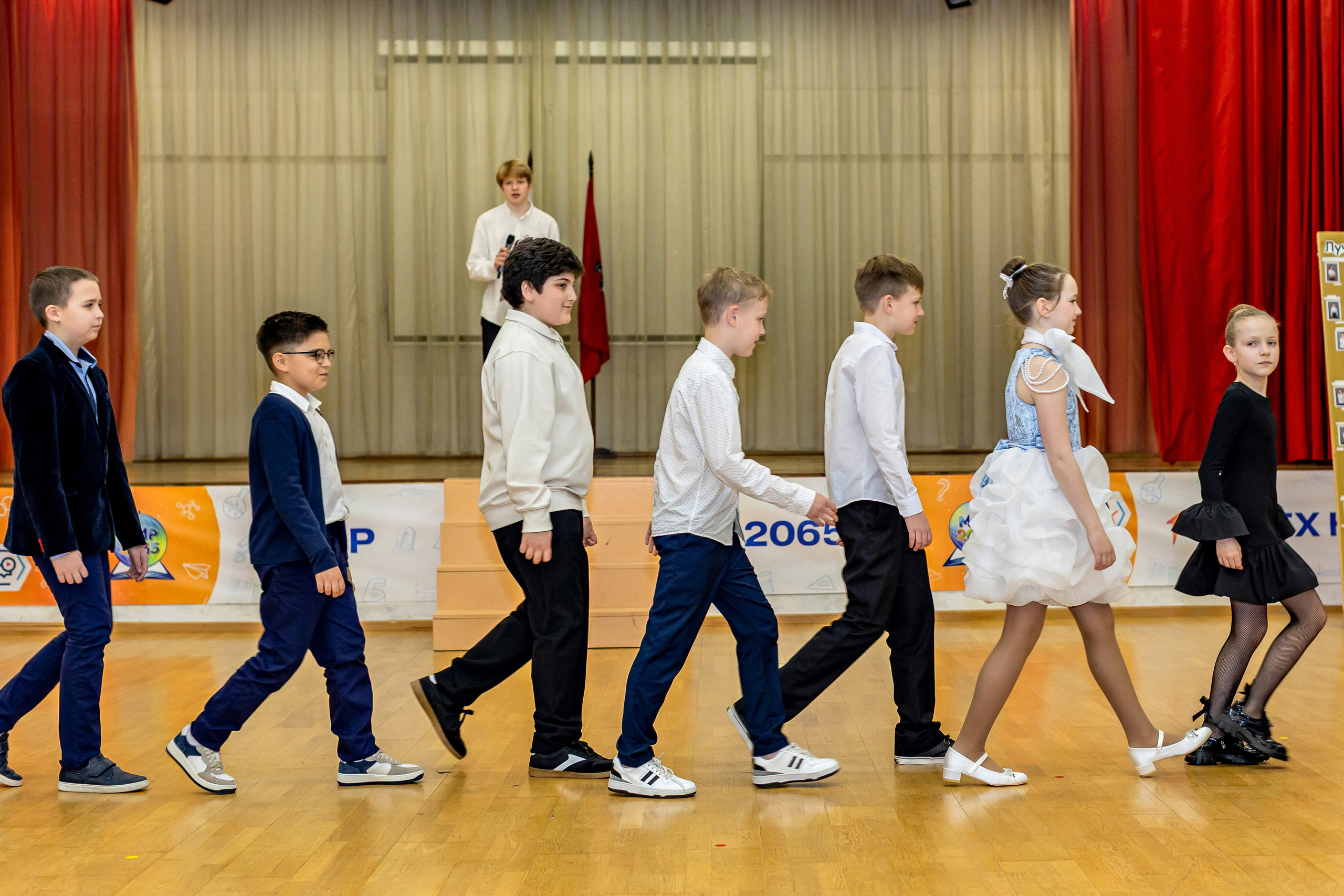 Выпускной праздник в начальной школе. Фотограф и видеограф Москва. Свадебный фотограф, видеограф. Выпускные альбомы. Оживающие альбомы