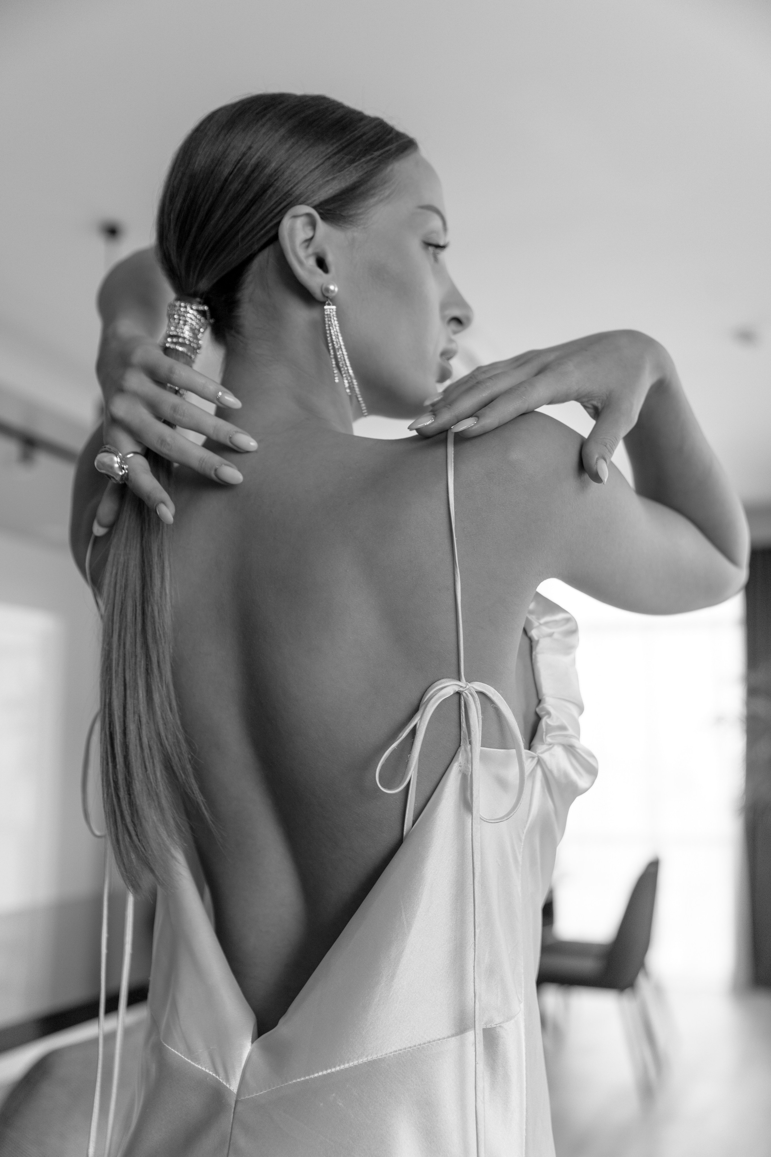 Совместные сборы в отеле. Свадебный фотограф Полина Панина