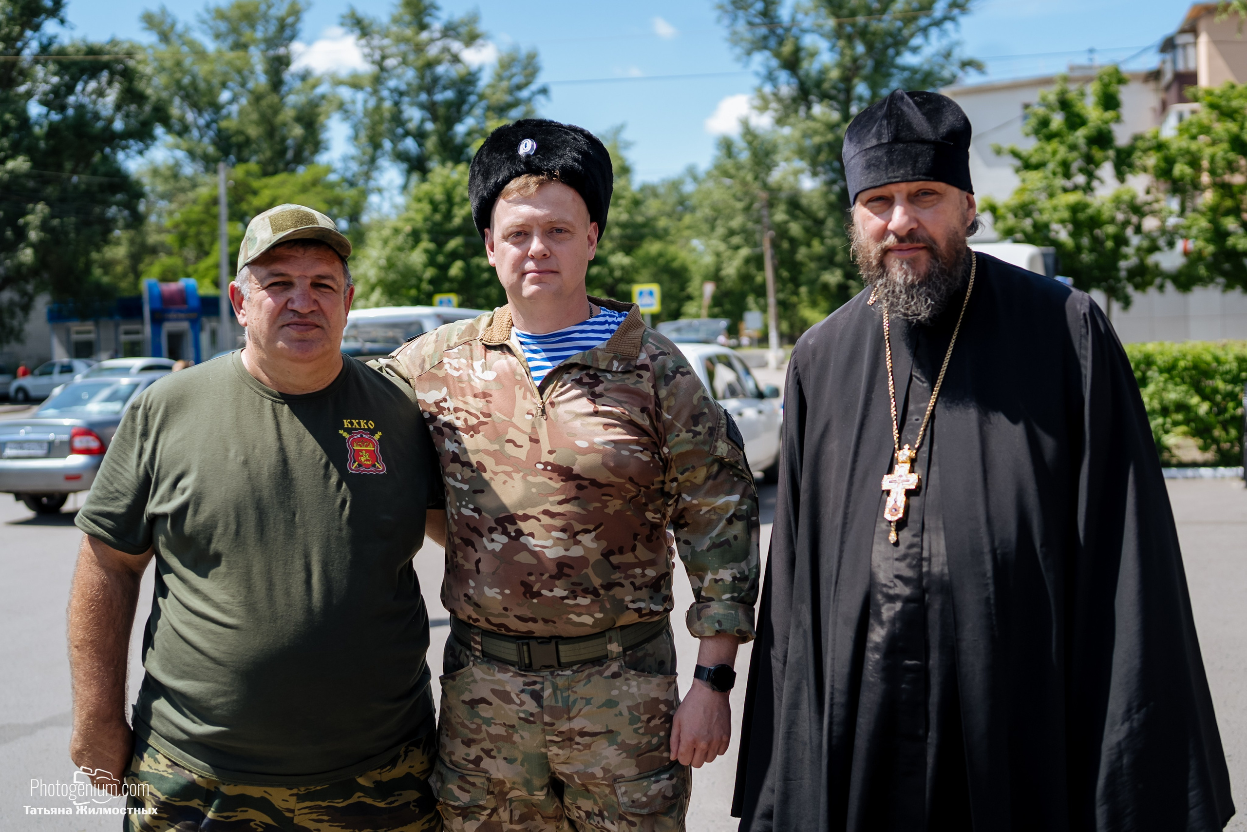 8 июня «Патриоты из Курска» сбор гуманитарной помощи у кинотеатра «Родина». Фотограф Нижний Новгород Татьяна Кейод