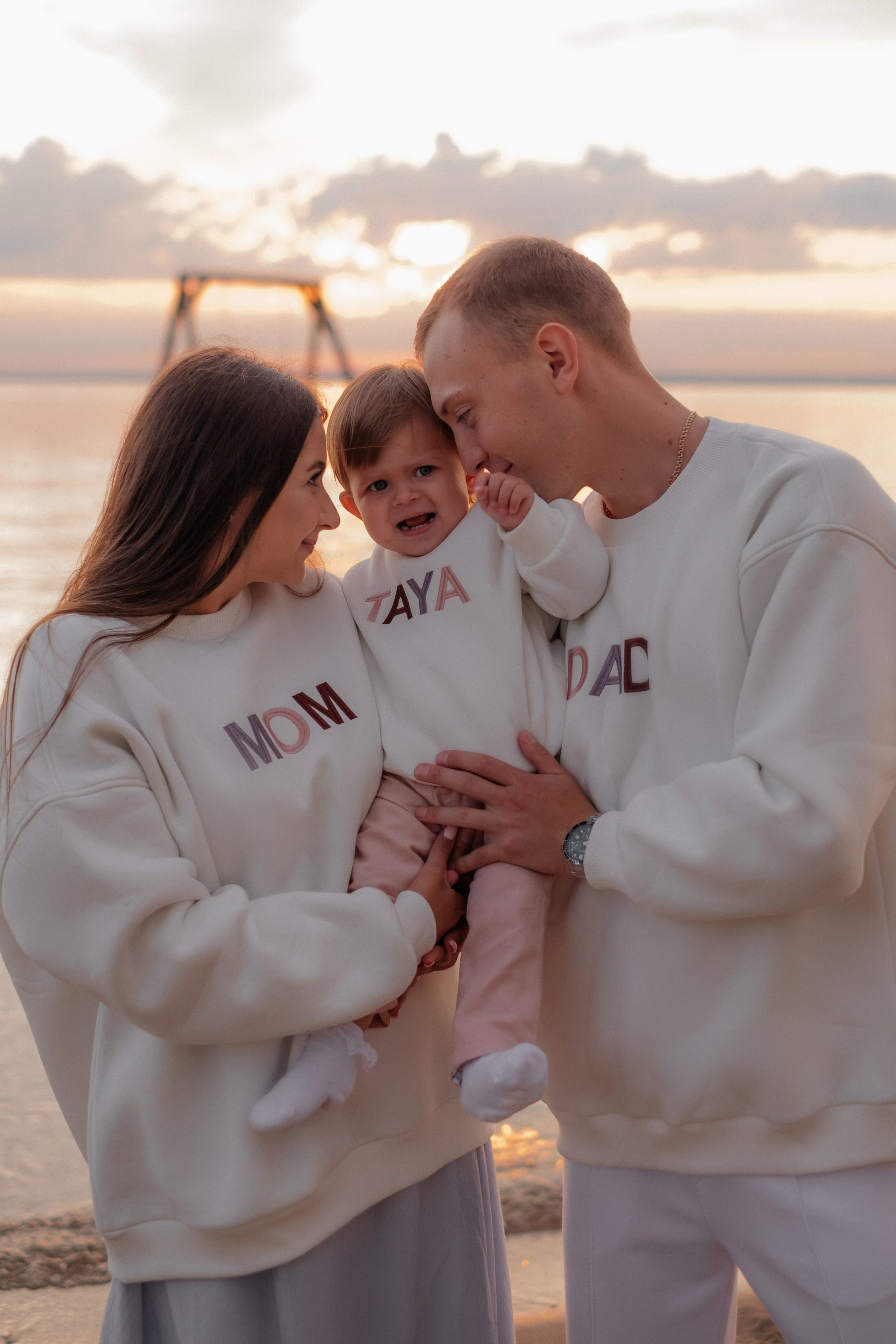 Алина, Ярослав и Тая на берегу. Фотограф в Новосибирске Диана Ильиных