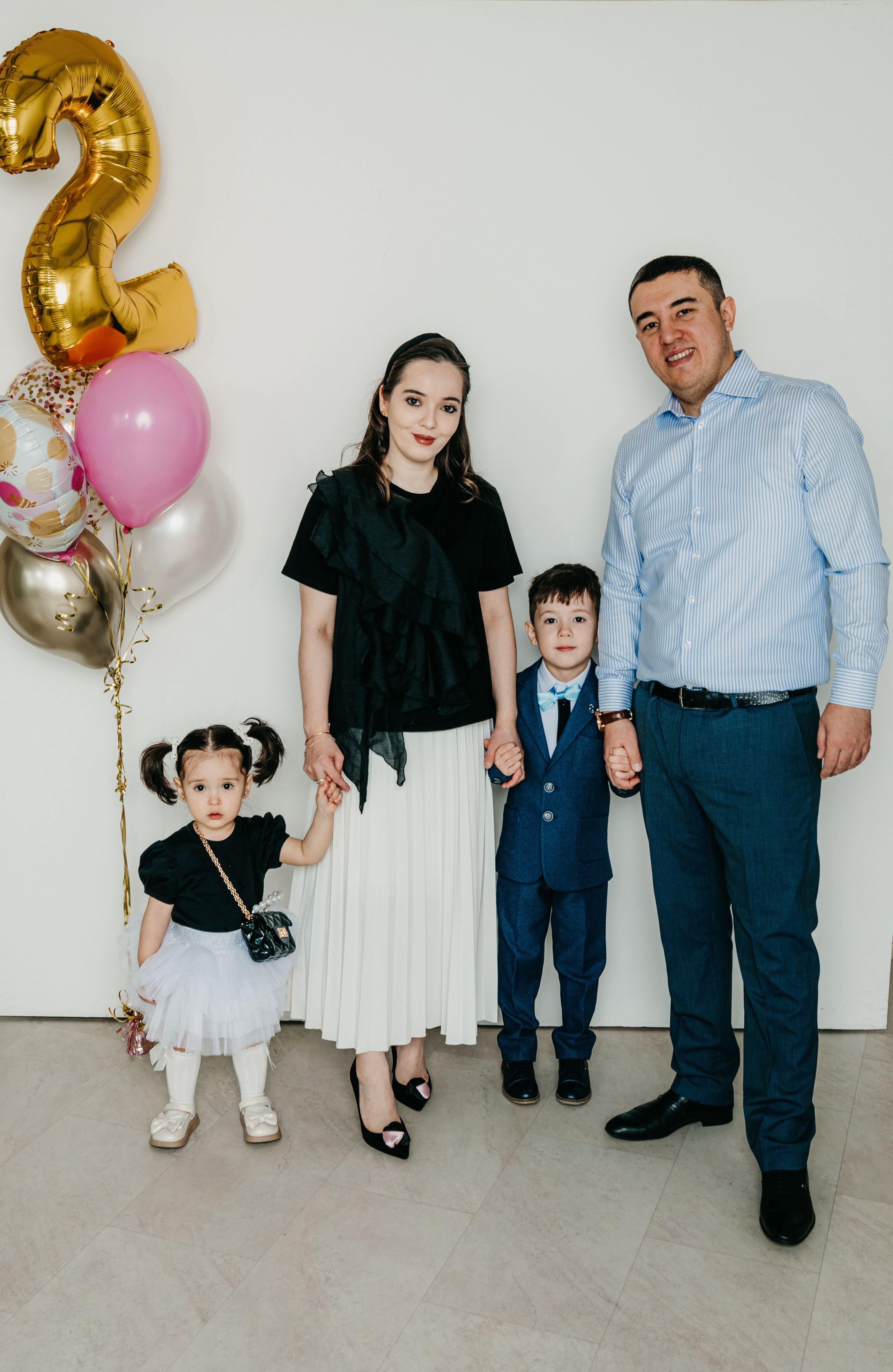Майя с семьей. Фотограф на выписку из роддома в Москве и МО