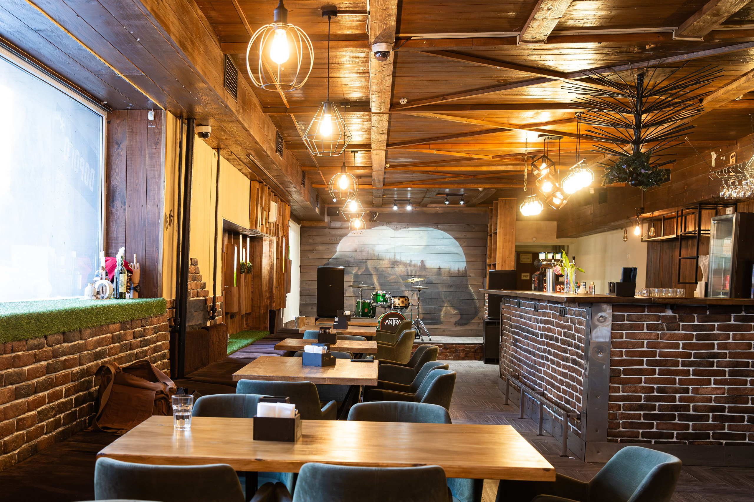 Бар Енот Романово 28. Фотограф Александр Поздняков  Новосибирск