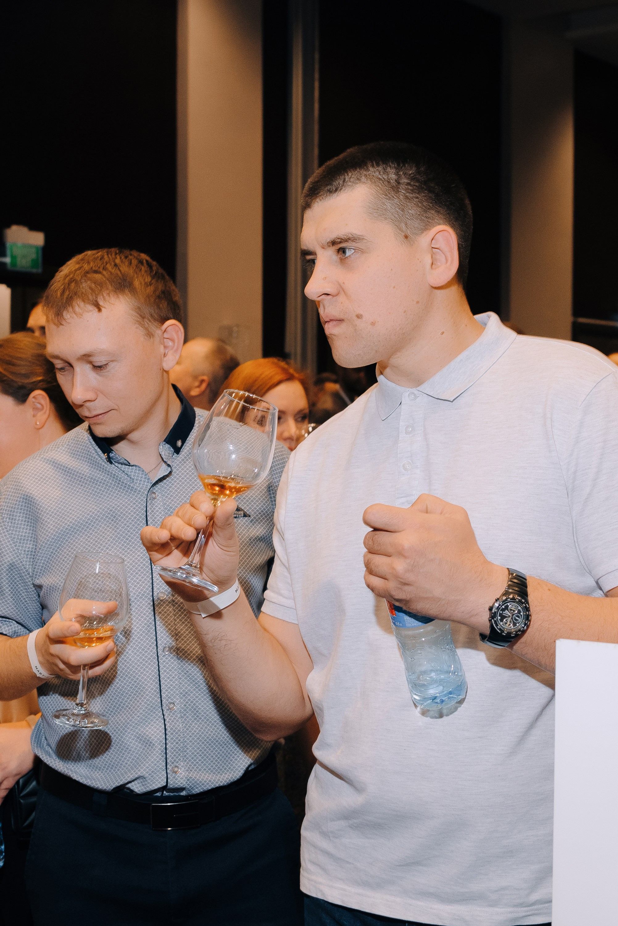 ФЕСТИВАЛЬ ВИНА И КРЕПКИХ НАПИТКОВ МАВТ-ВИНОТЕКА. Репортажный фотограф Зуев Роман г. Челябинск