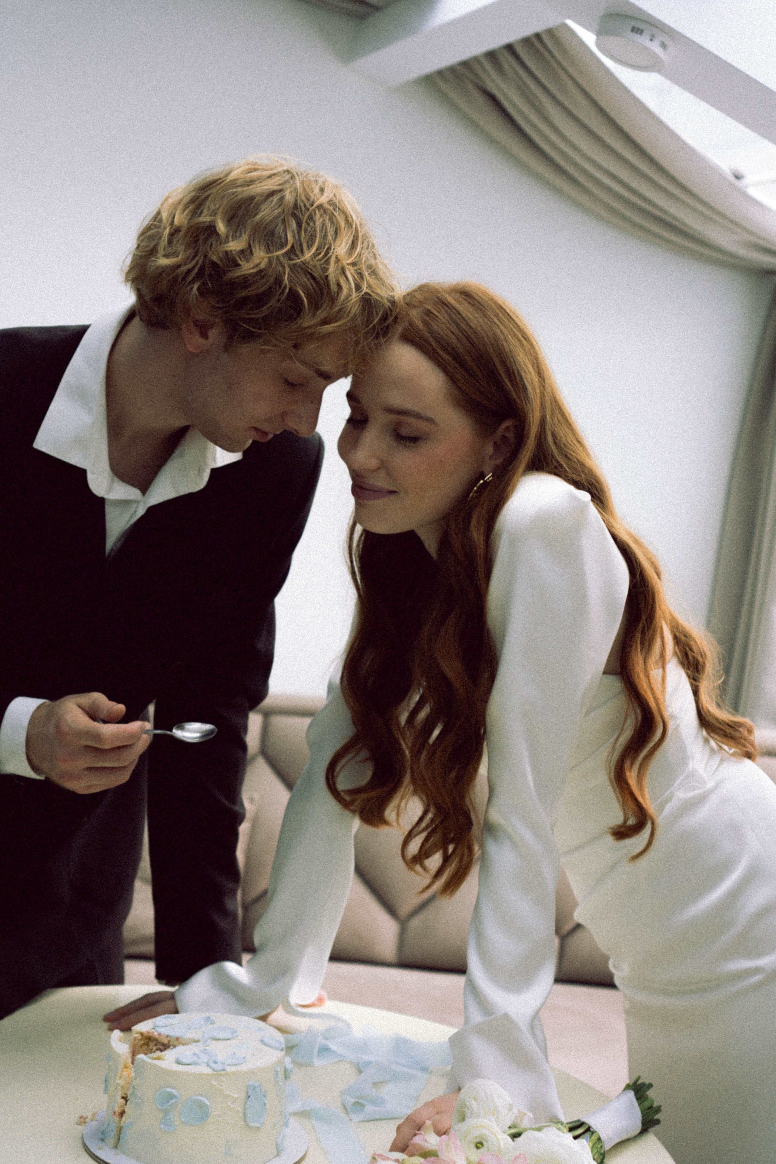 СВАДЕБНАЯ СЬЕМКА В ОТЕЛЕ. СБОРЫ ЖЕНИХА И НЕВЕСТЫ И ТАКЖЕ ТОР И ПОДГОТОВКА К ПРОГУЛКЕ. Профессиональный фотограф, Санкт-Петербург — Виктория Богомолова