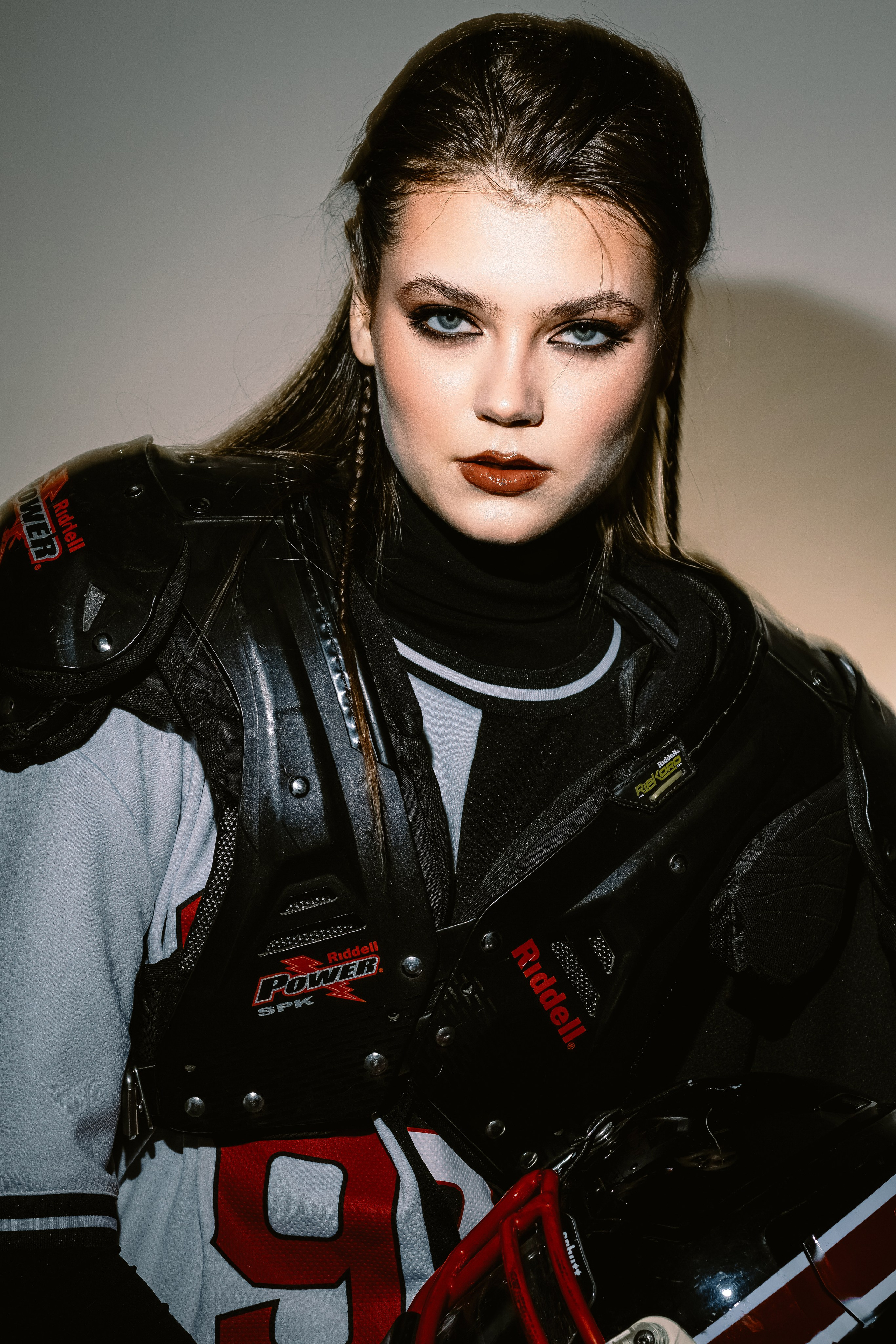 американский футбол, спортшик, фотосессия творческая, студийный свет, женская фотосессия